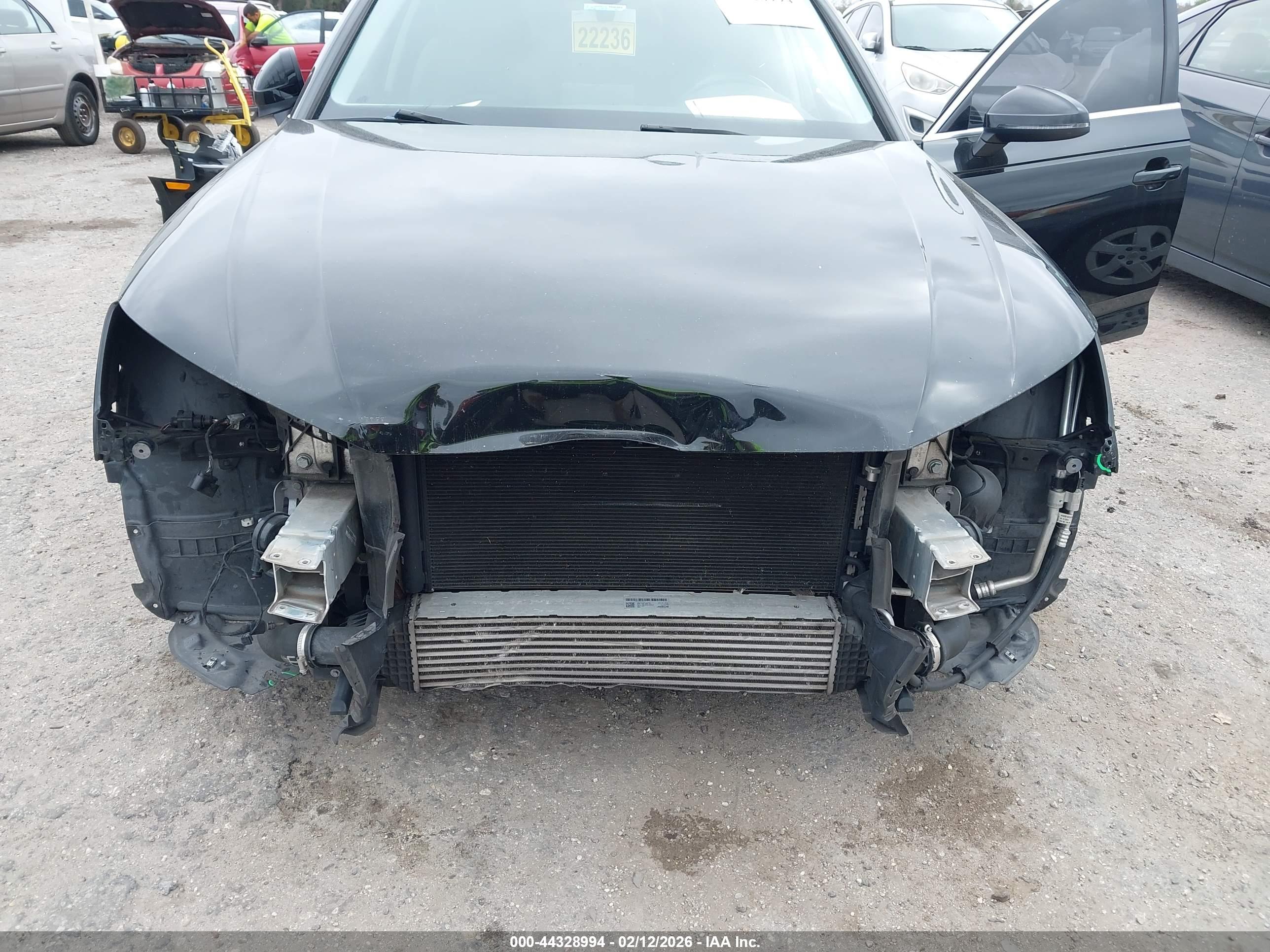 AUDI A4 image 6