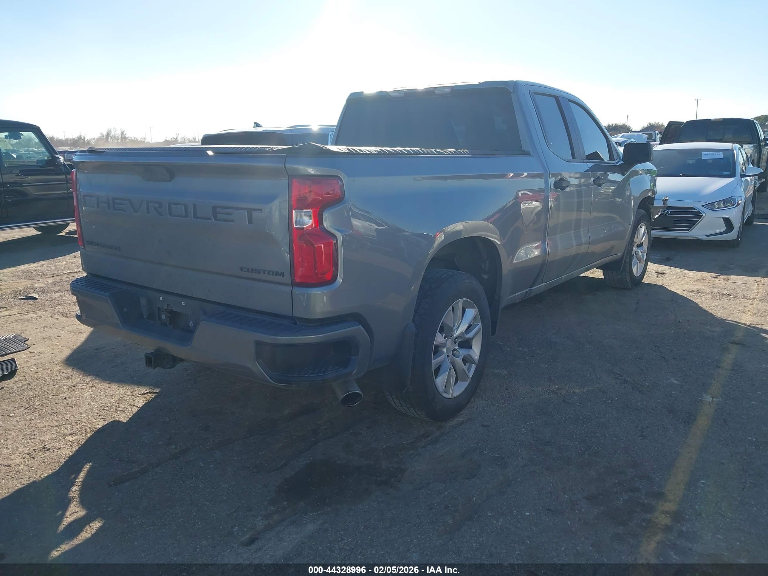 CHEVROLET SILVERADO image 4