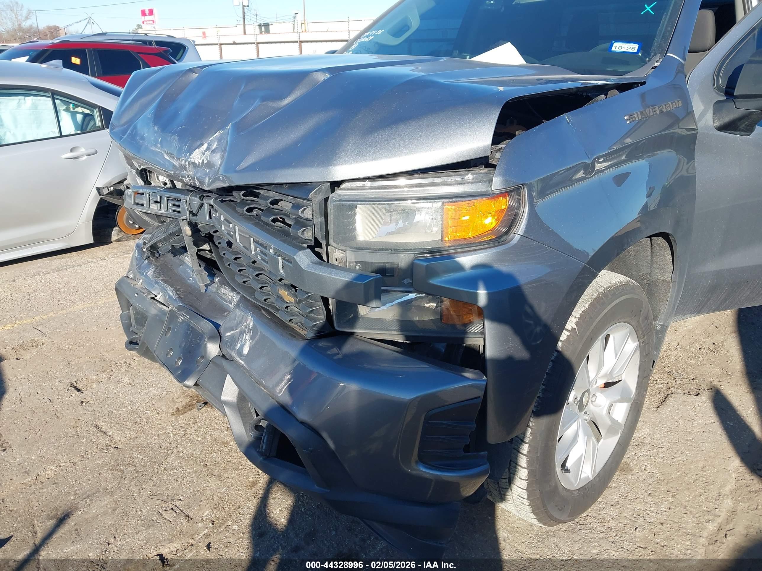 CHEVROLET SILVERADO image 6