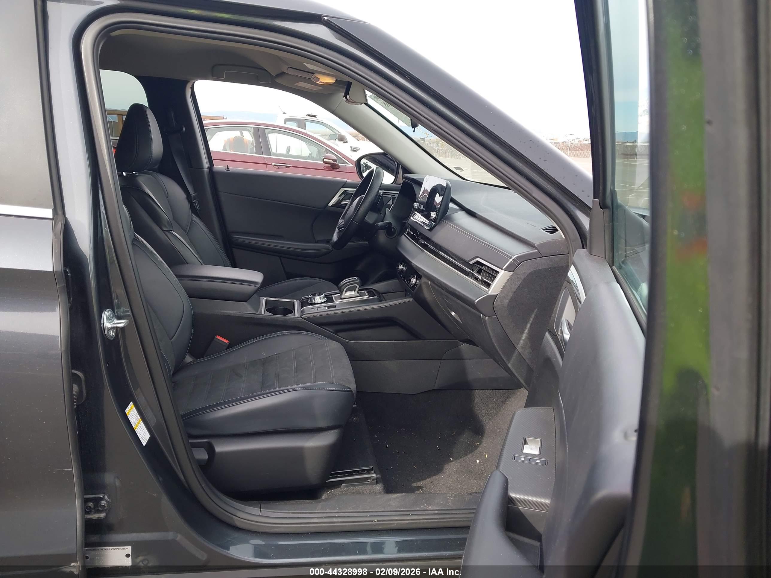 MITSUBISHI OUTLANDER image 5