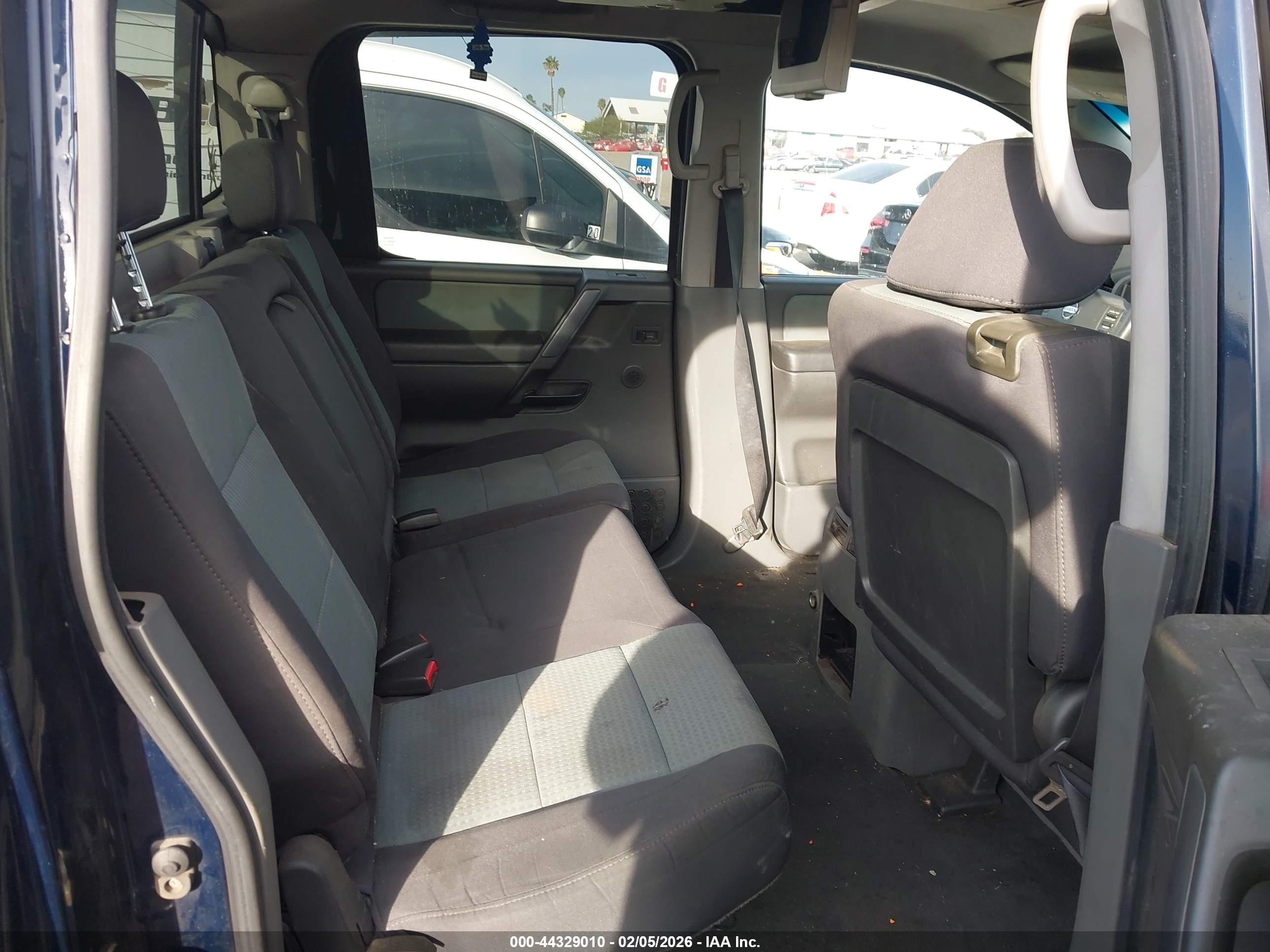 NISSAN TITAN image 8
