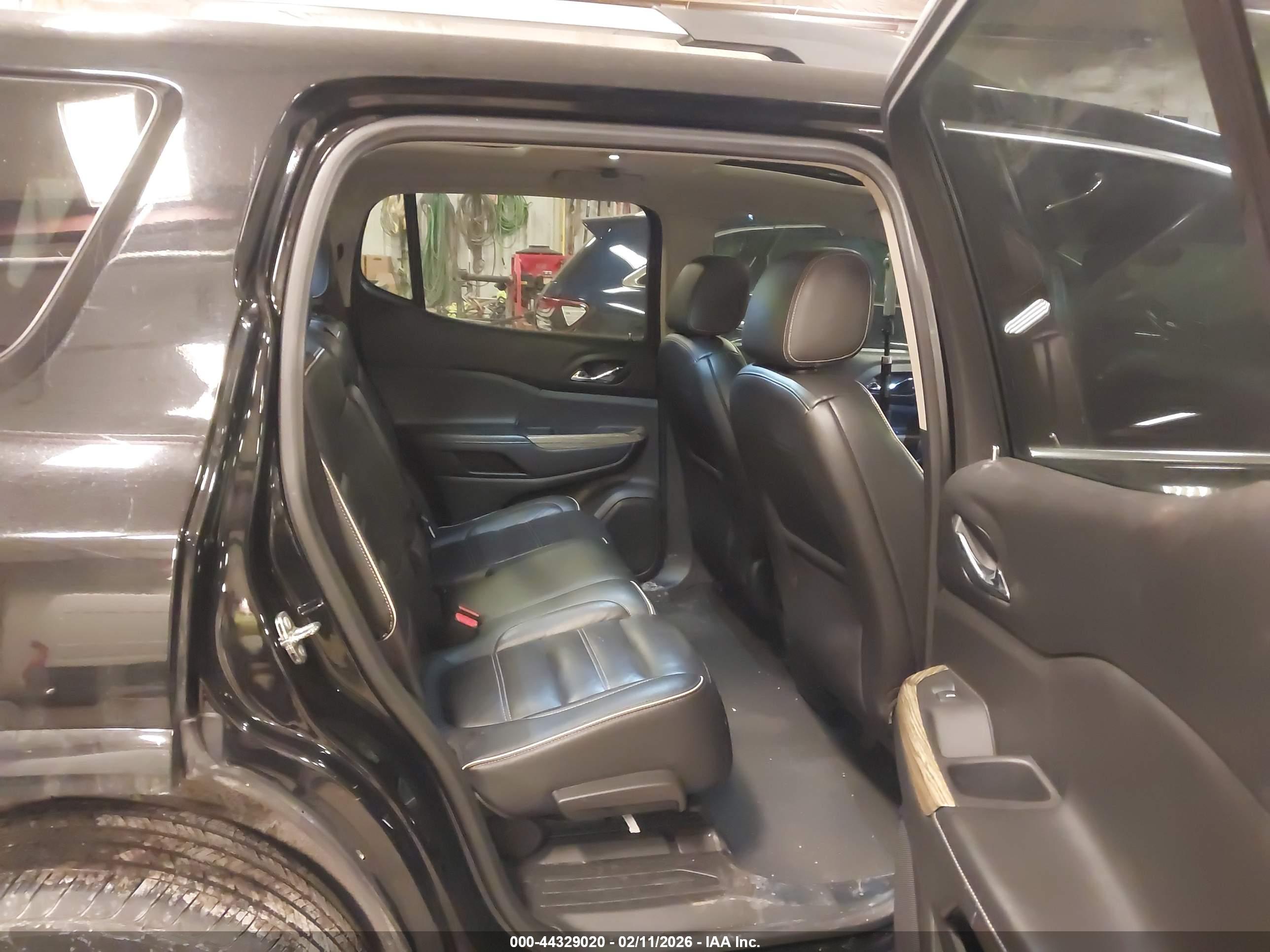 GMC ACADIA image 8