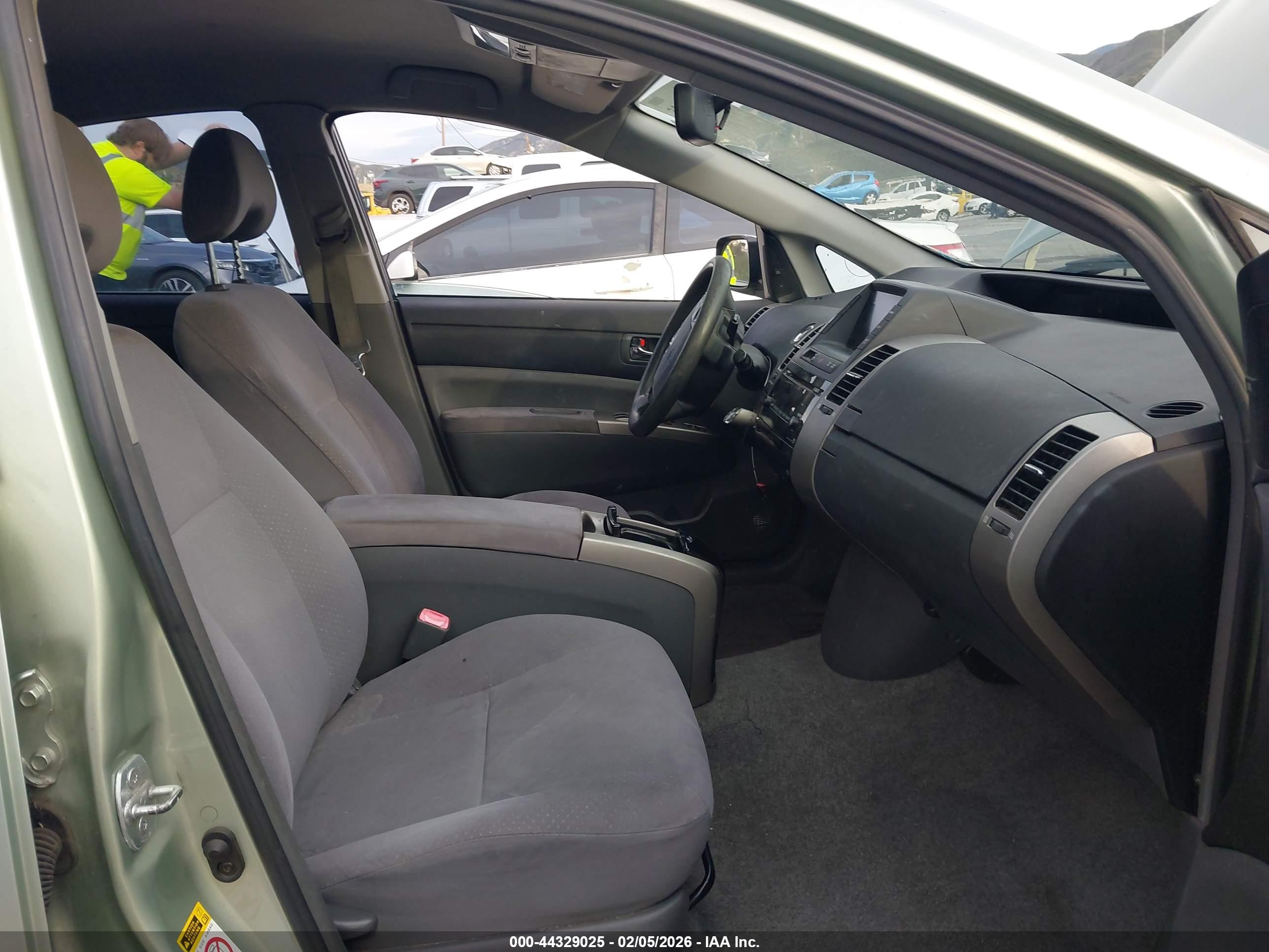 TOYOTA PRIUS image 5