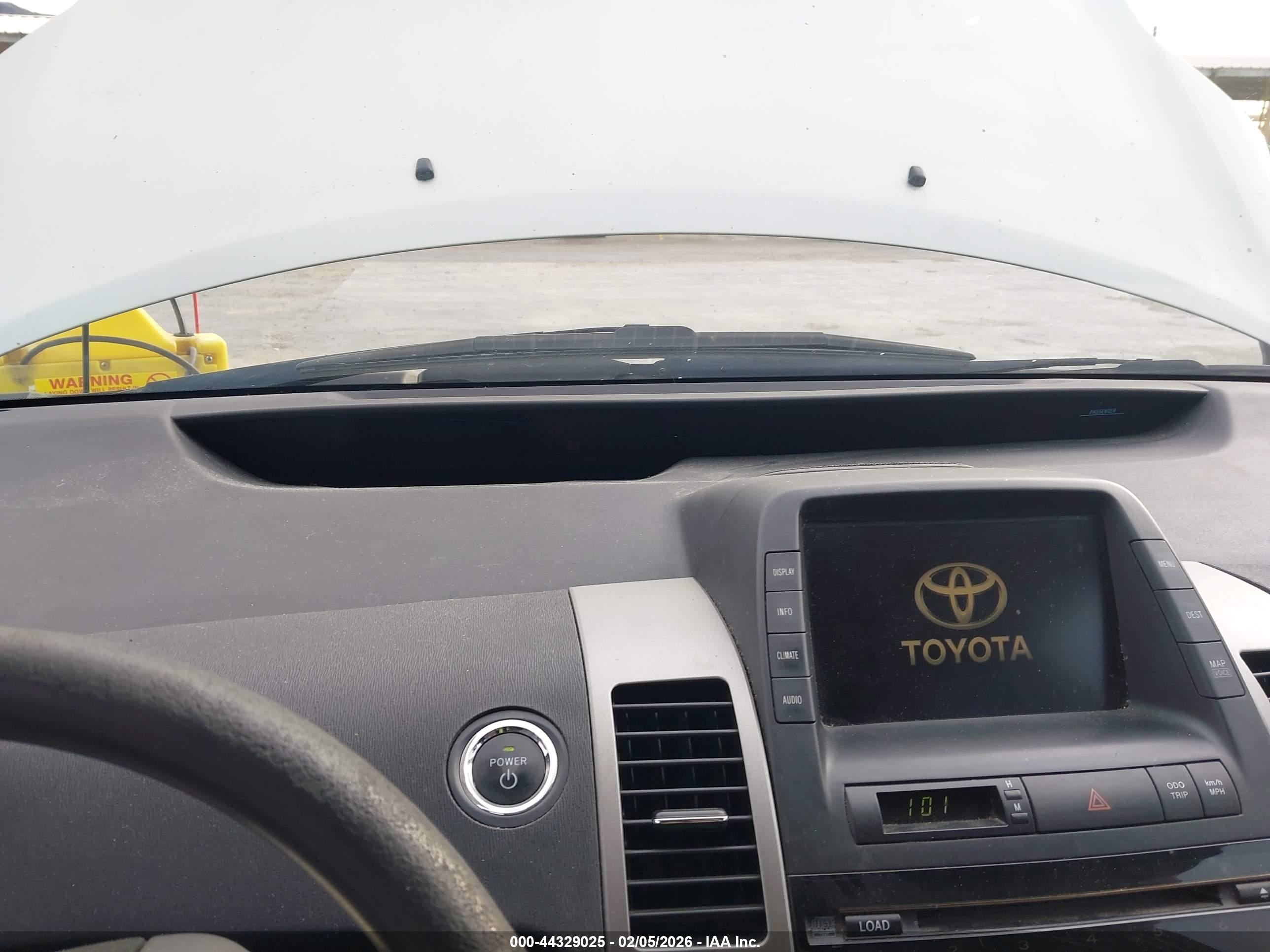 TOYOTA PRIUS image 7