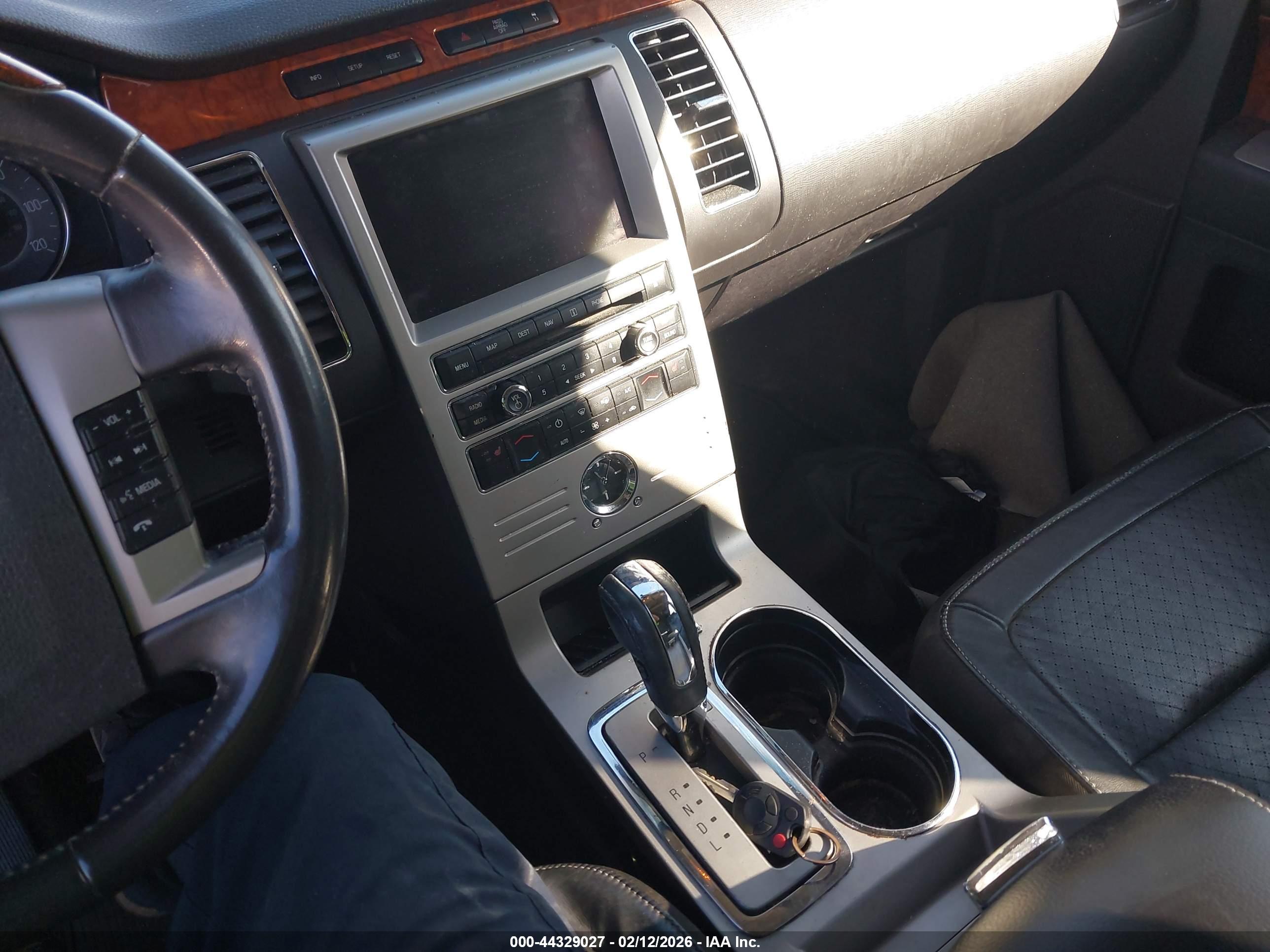 FORD FLEX image 11