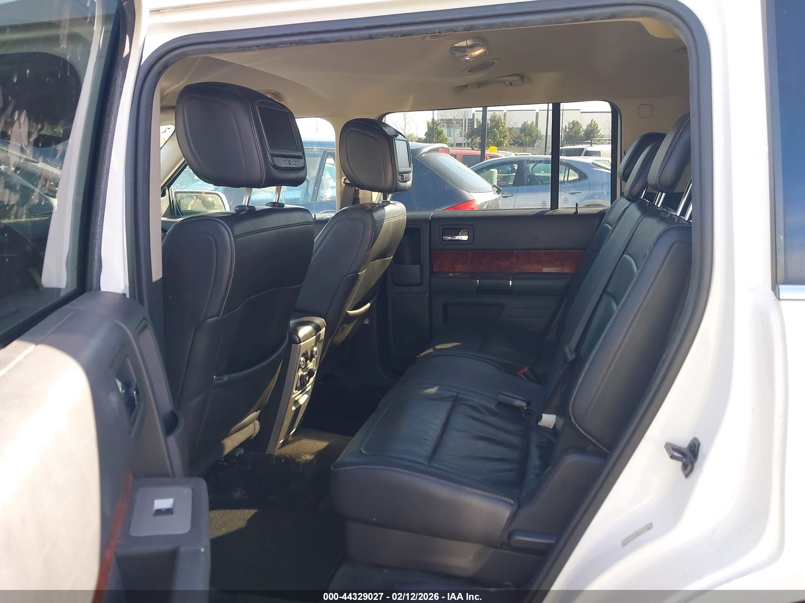 FORD FLEX image 8