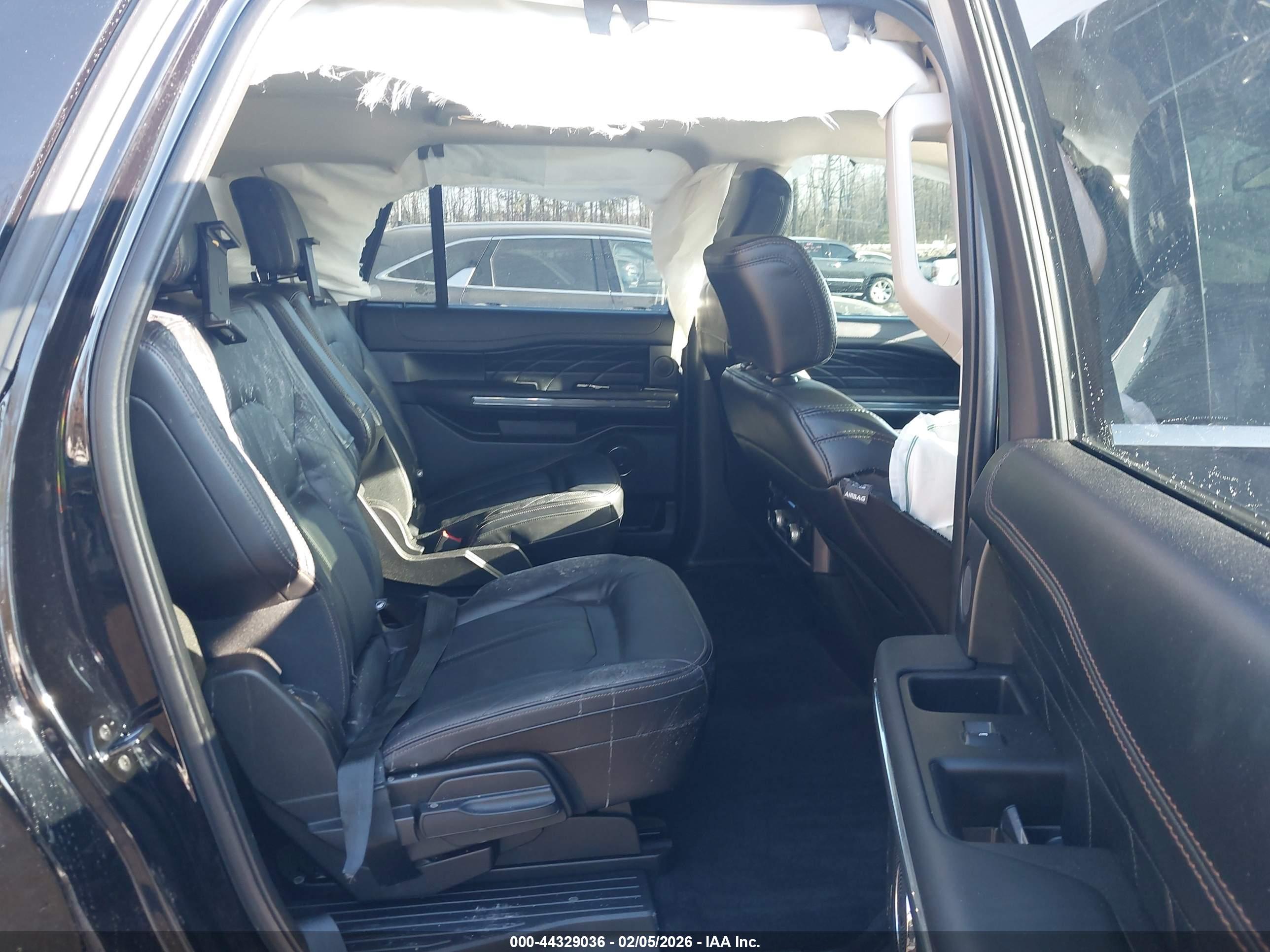 FORD EXPEDITION image 8