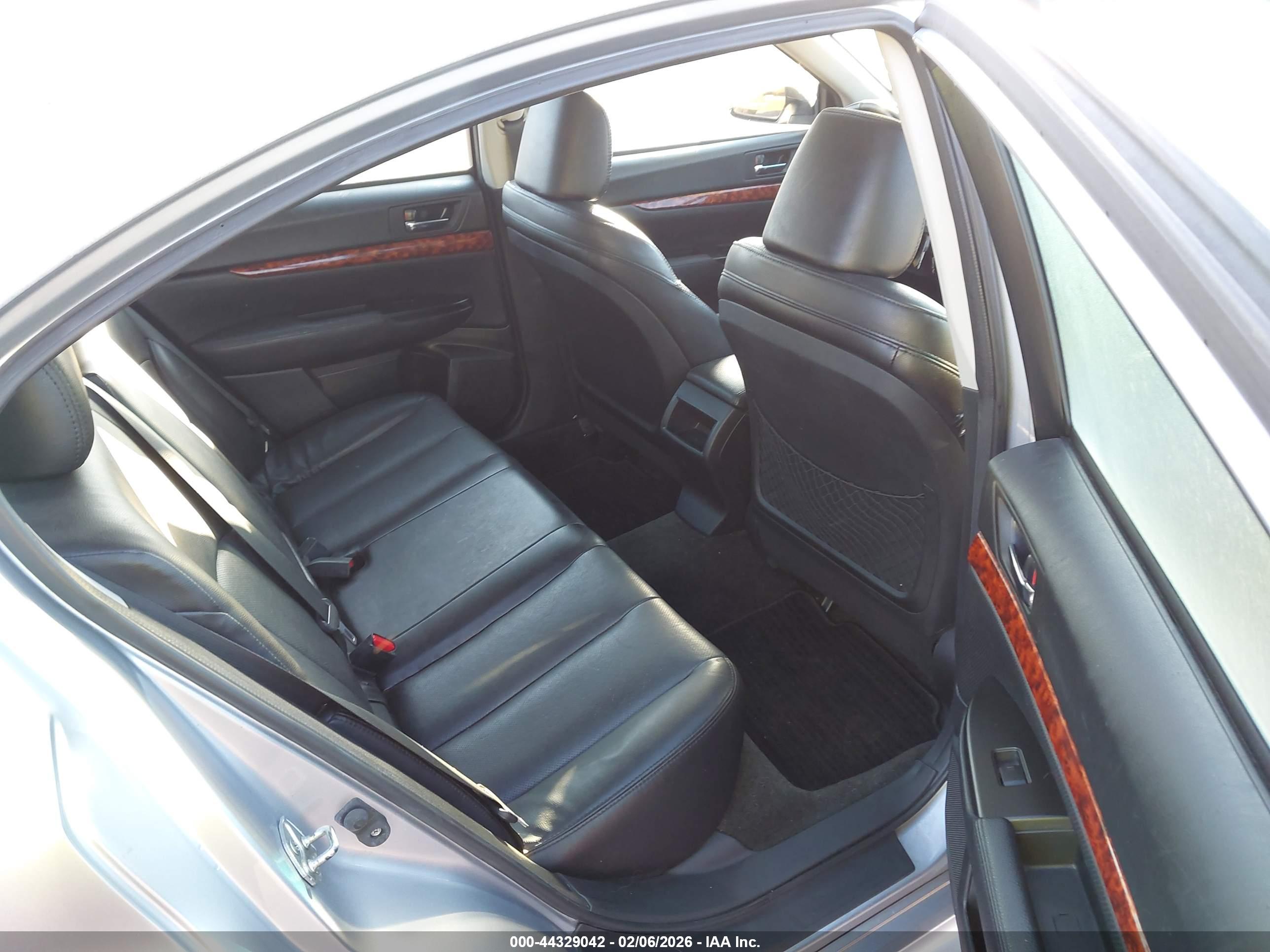 SUBARU LEGACY image 8