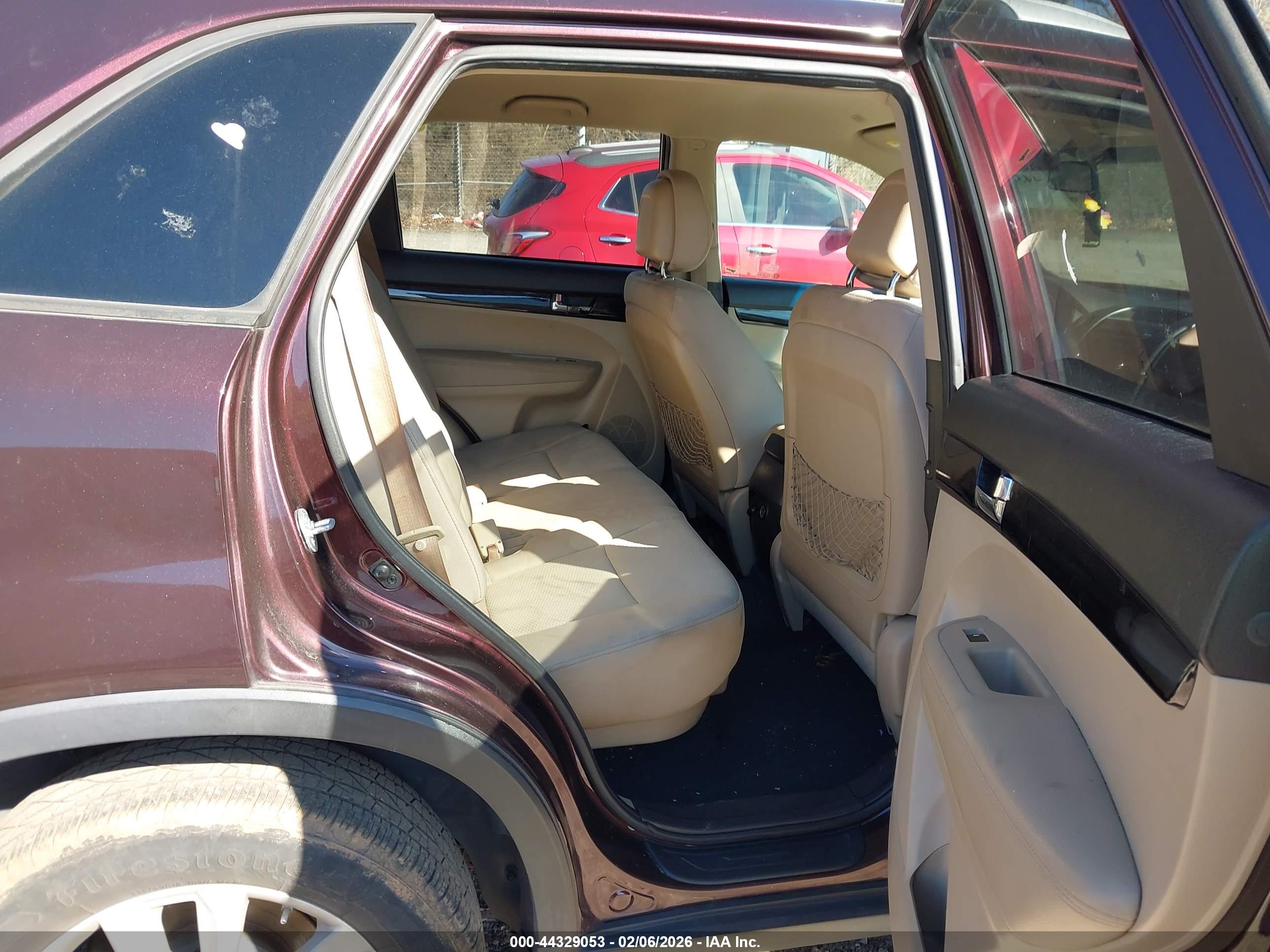 KIA SORENTO image 8