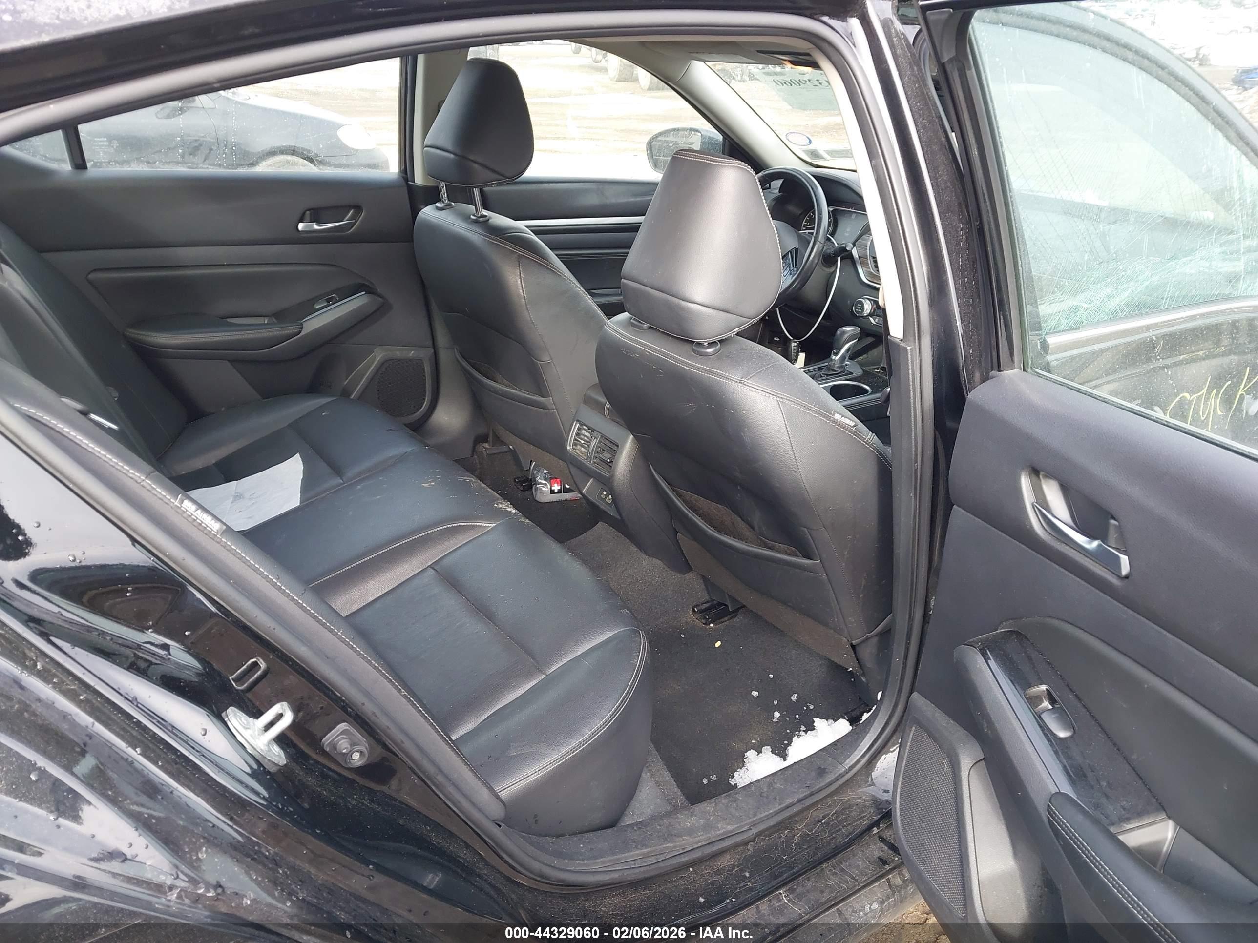 NISSAN ALTIMA image 8