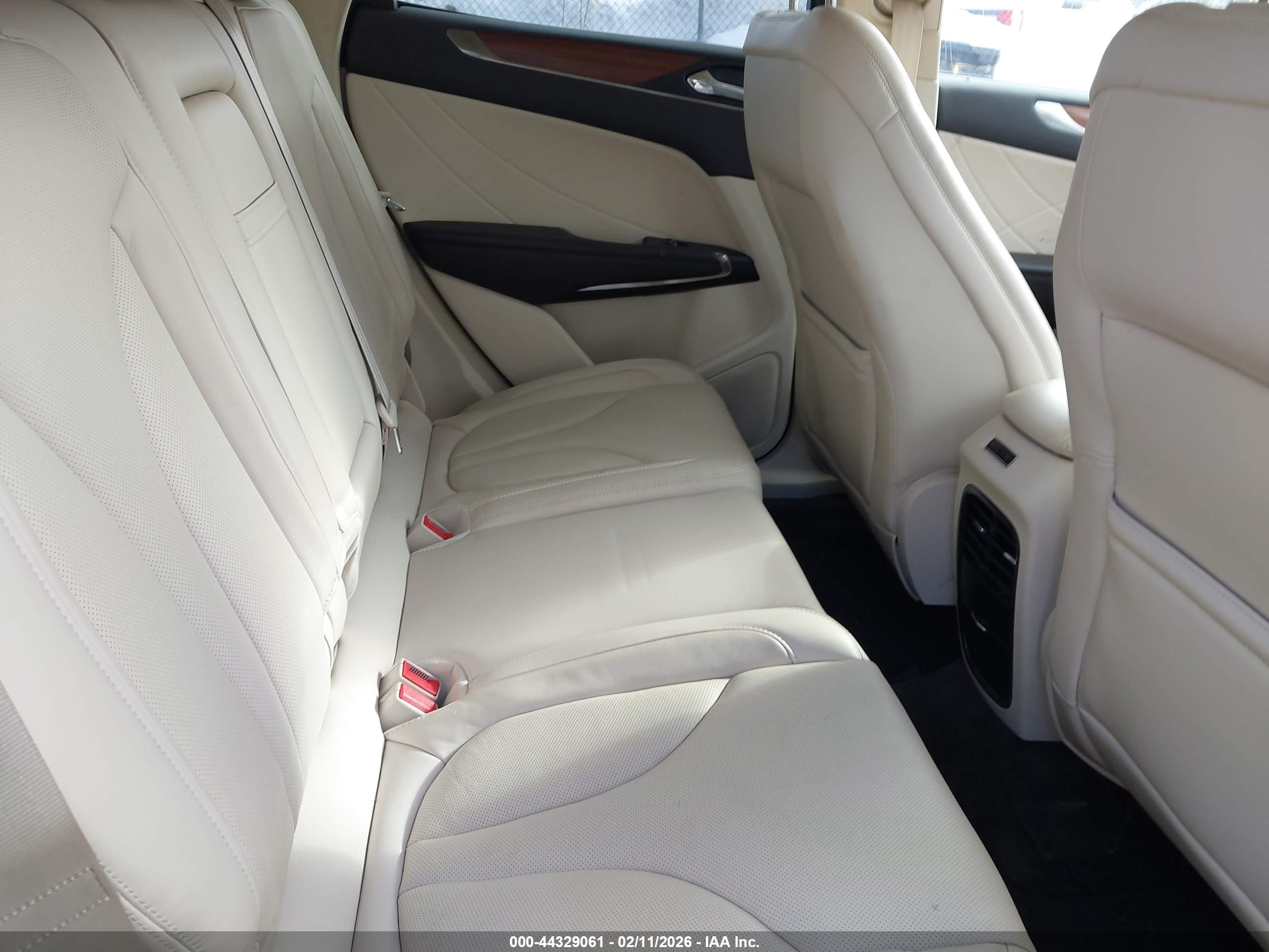 LINCOLN MKC image 8