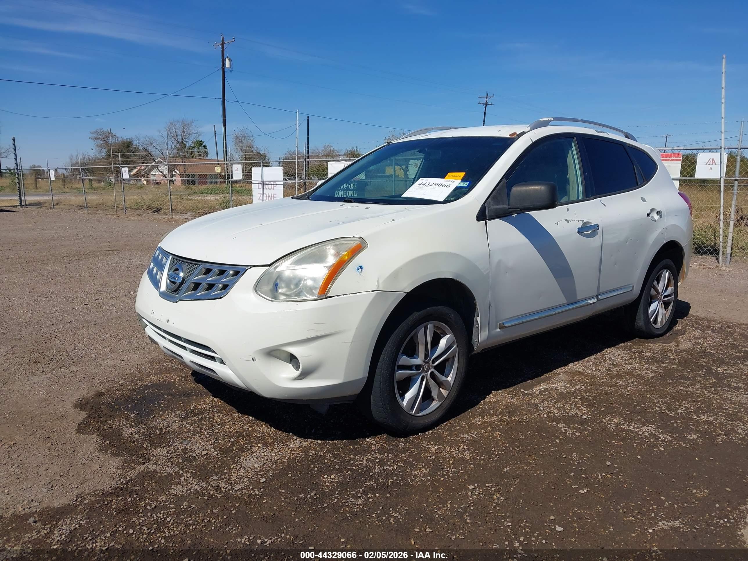 NISSAN ROGUE image 2