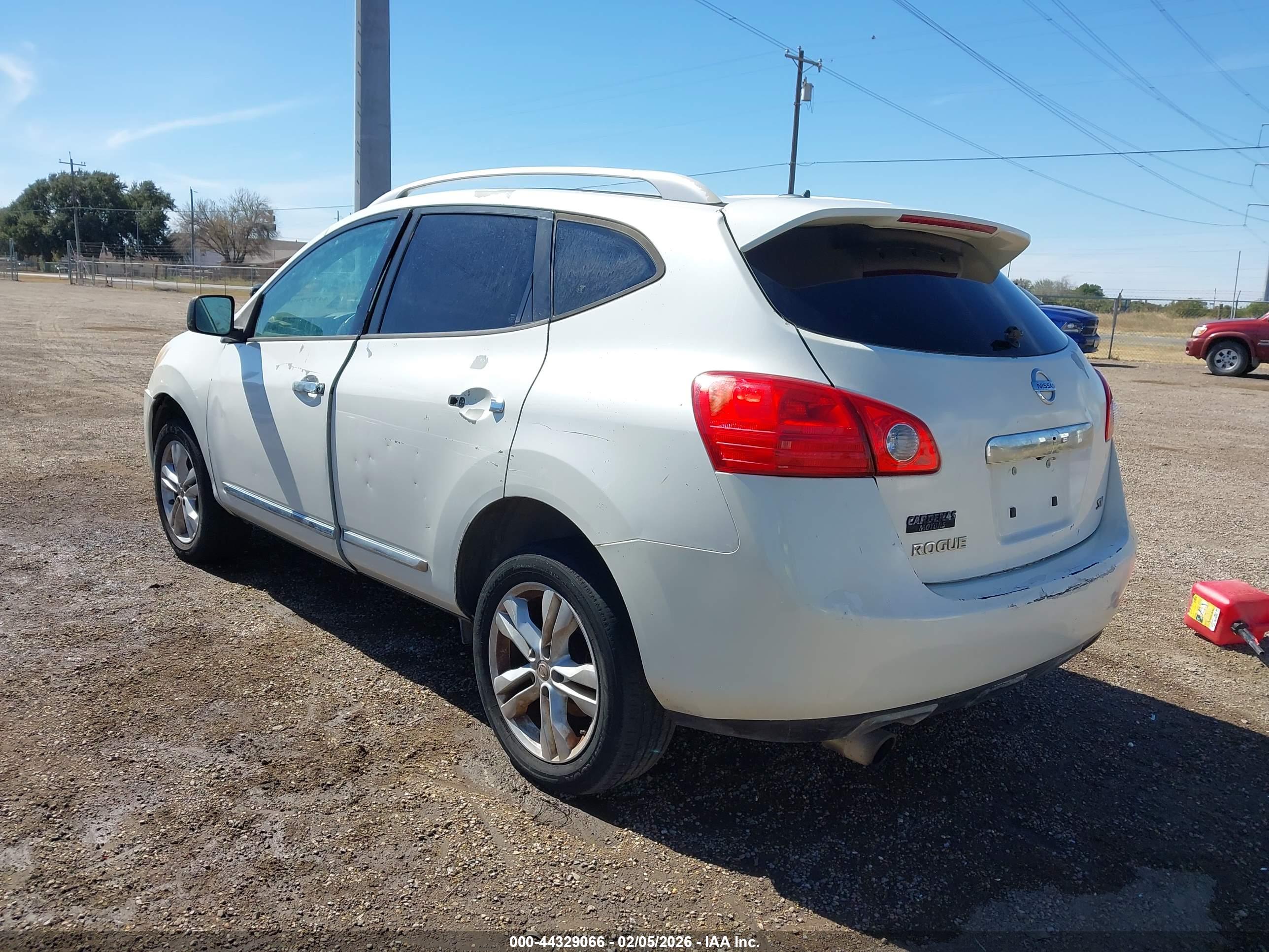 NISSAN ROGUE image 3