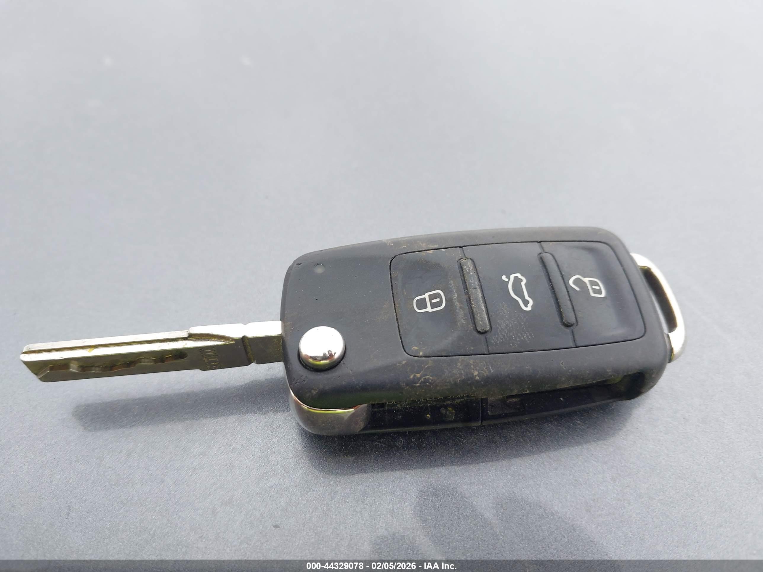 VOLKSWAGEN PASSAT image 11
