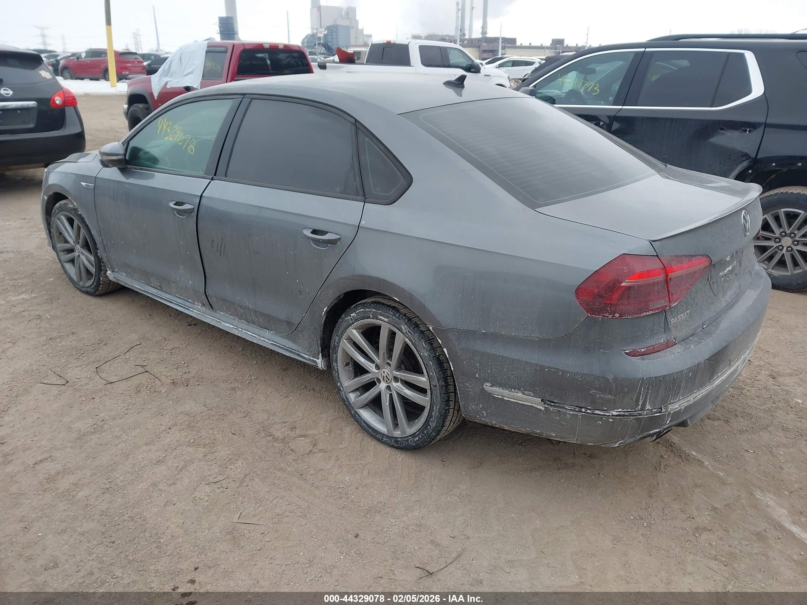 VOLKSWAGEN PASSAT image 3