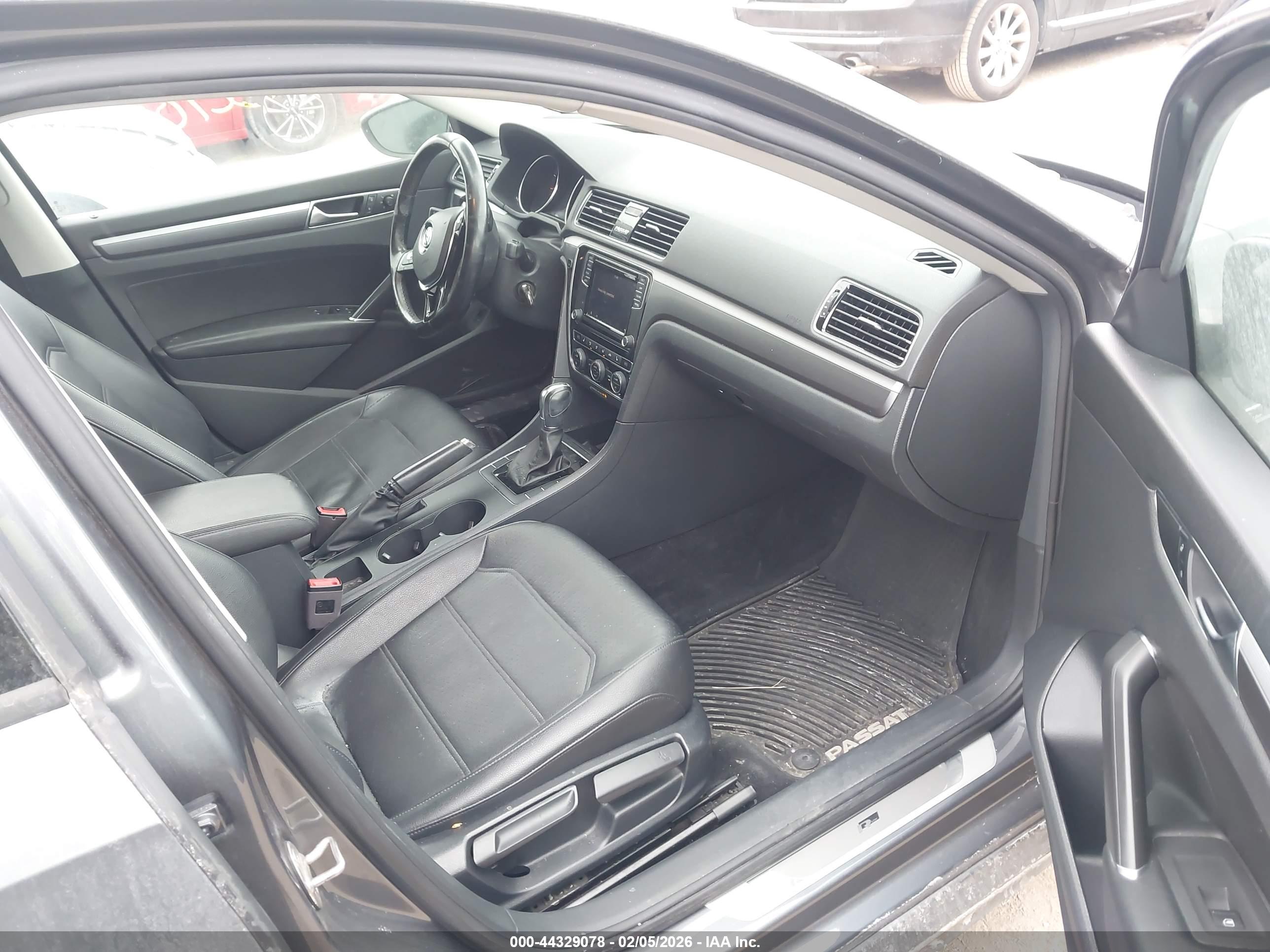 VOLKSWAGEN PASSAT image 5