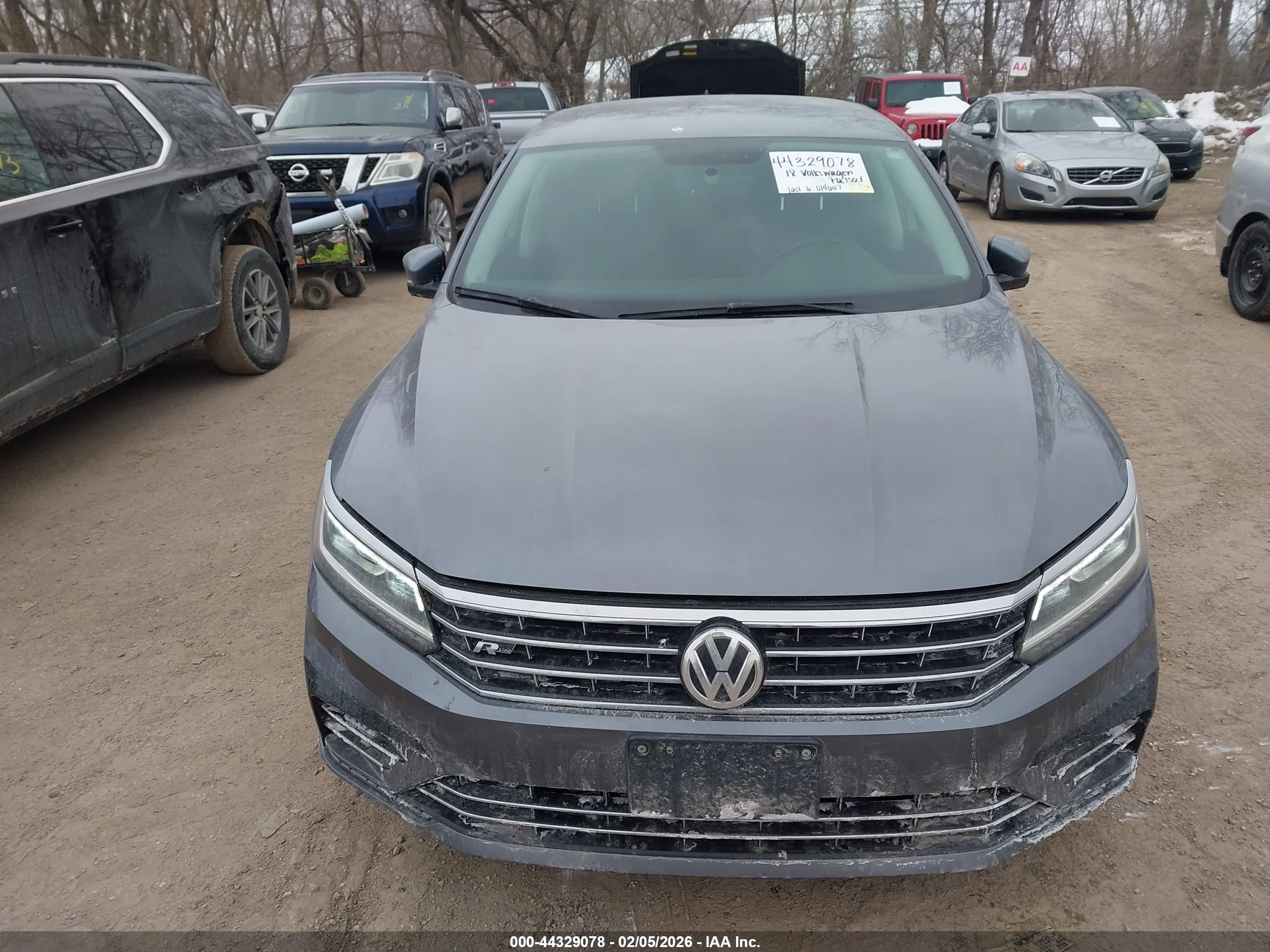 VOLKSWAGEN PASSAT image 6