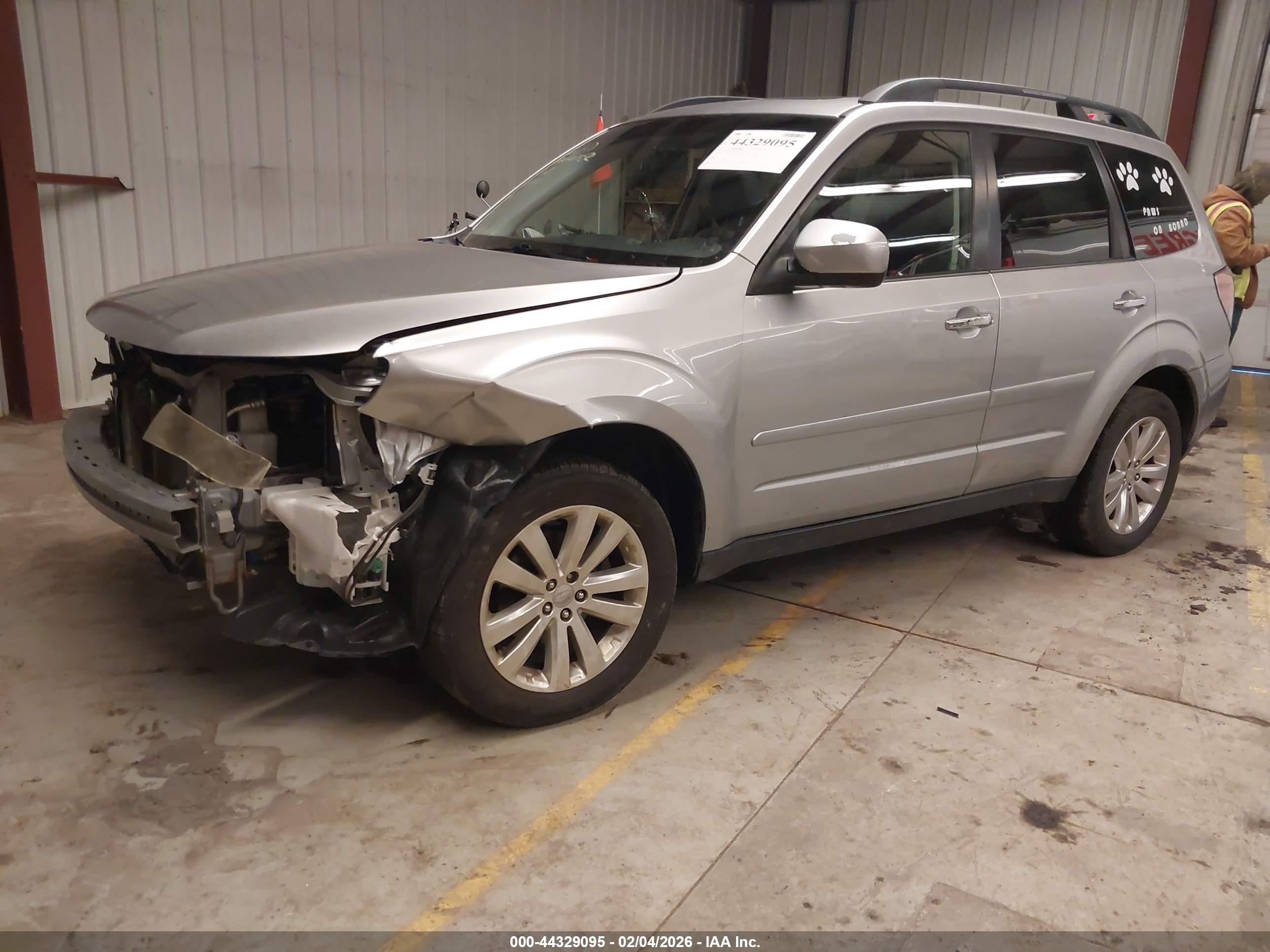 SUBARU FORESTER image 2