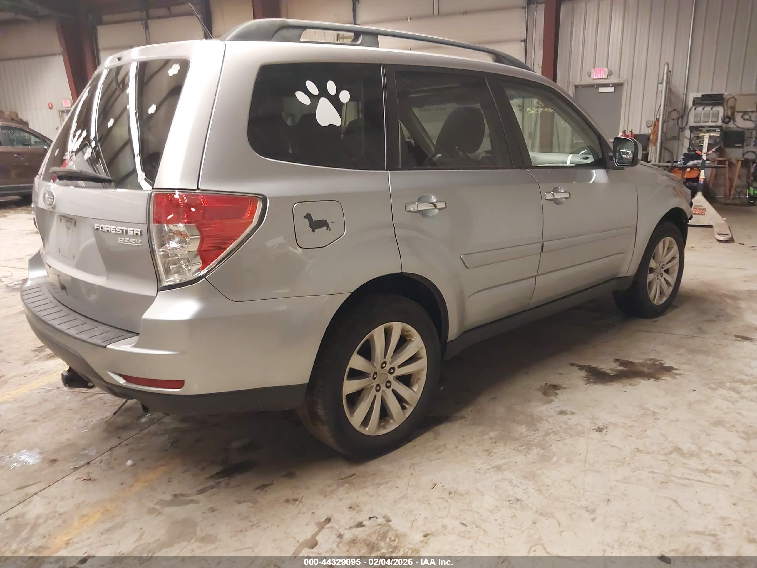 SUBARU FORESTER image 4