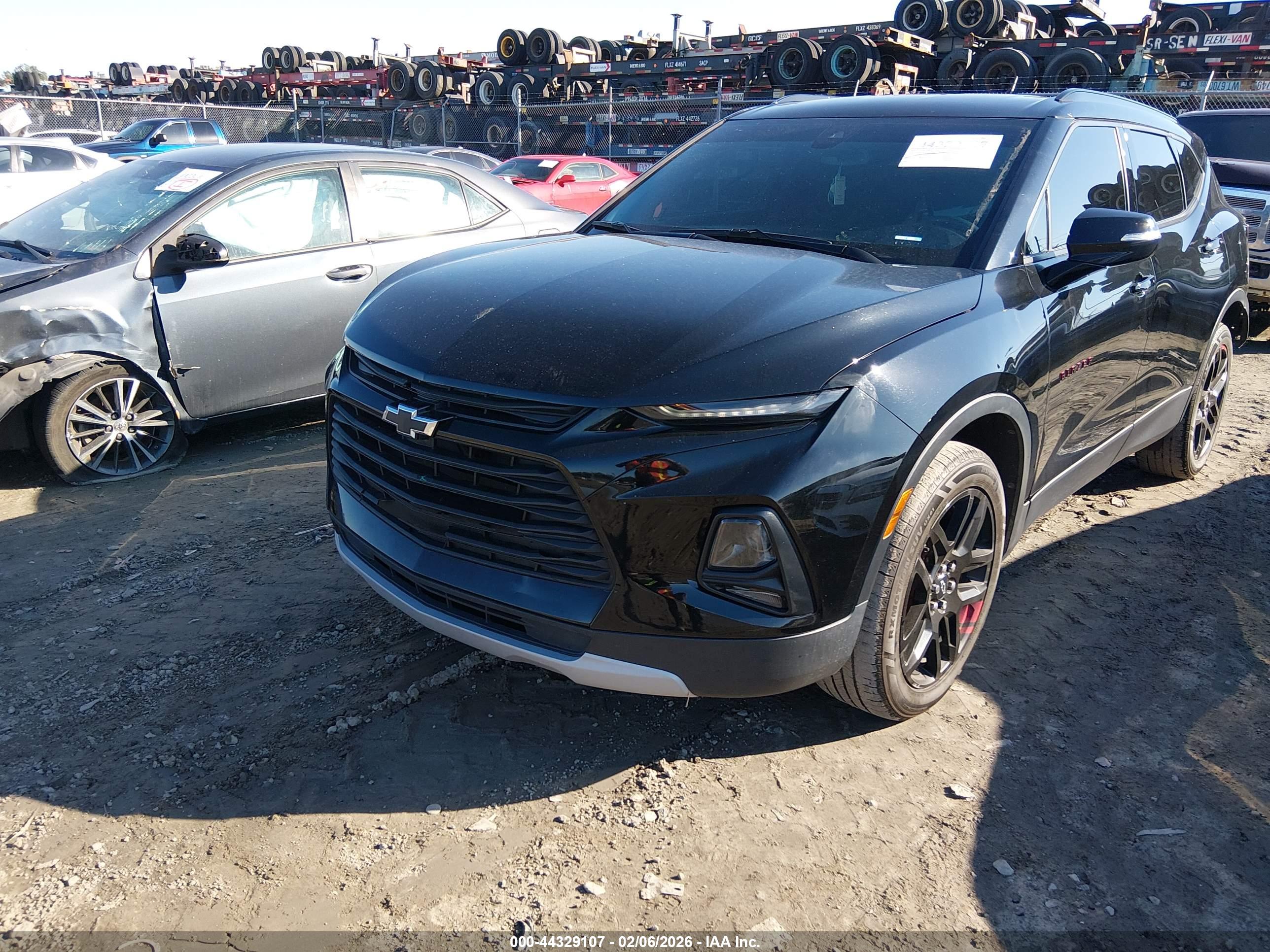CHEVROLET BLAZER image 2