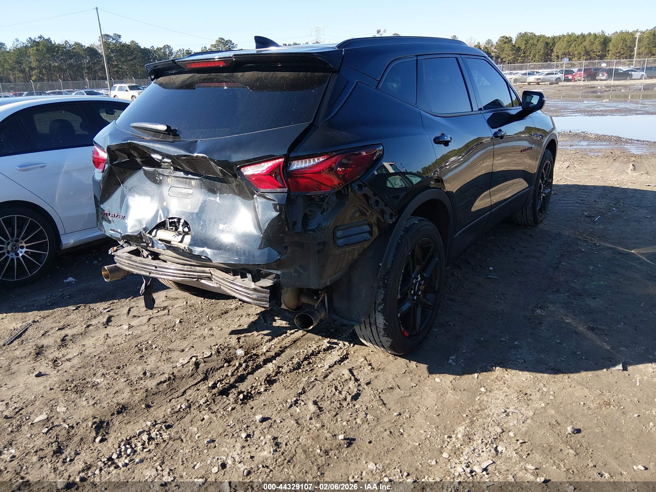 CHEVROLET BLAZER image 4