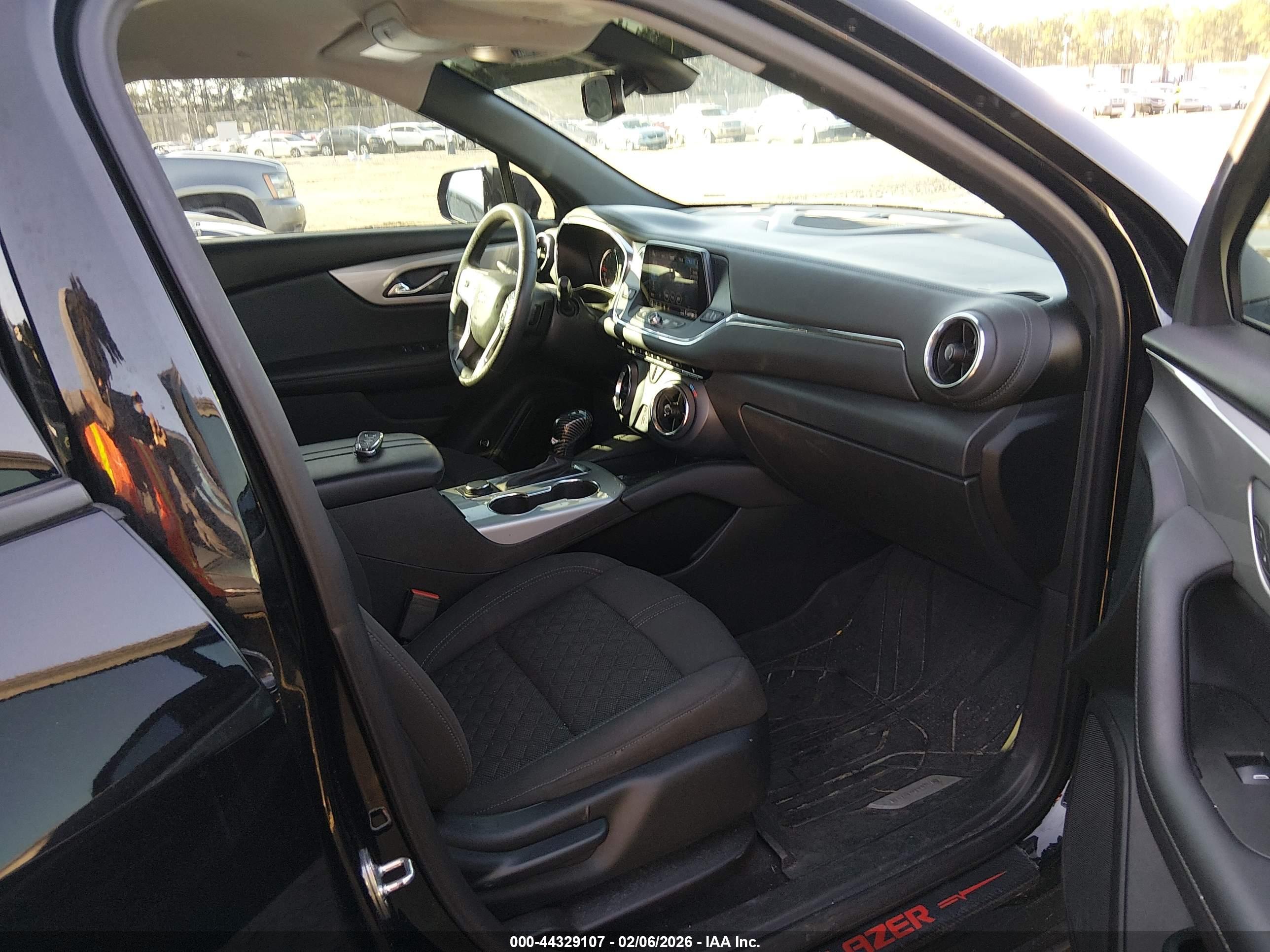 CHEVROLET BLAZER image 5