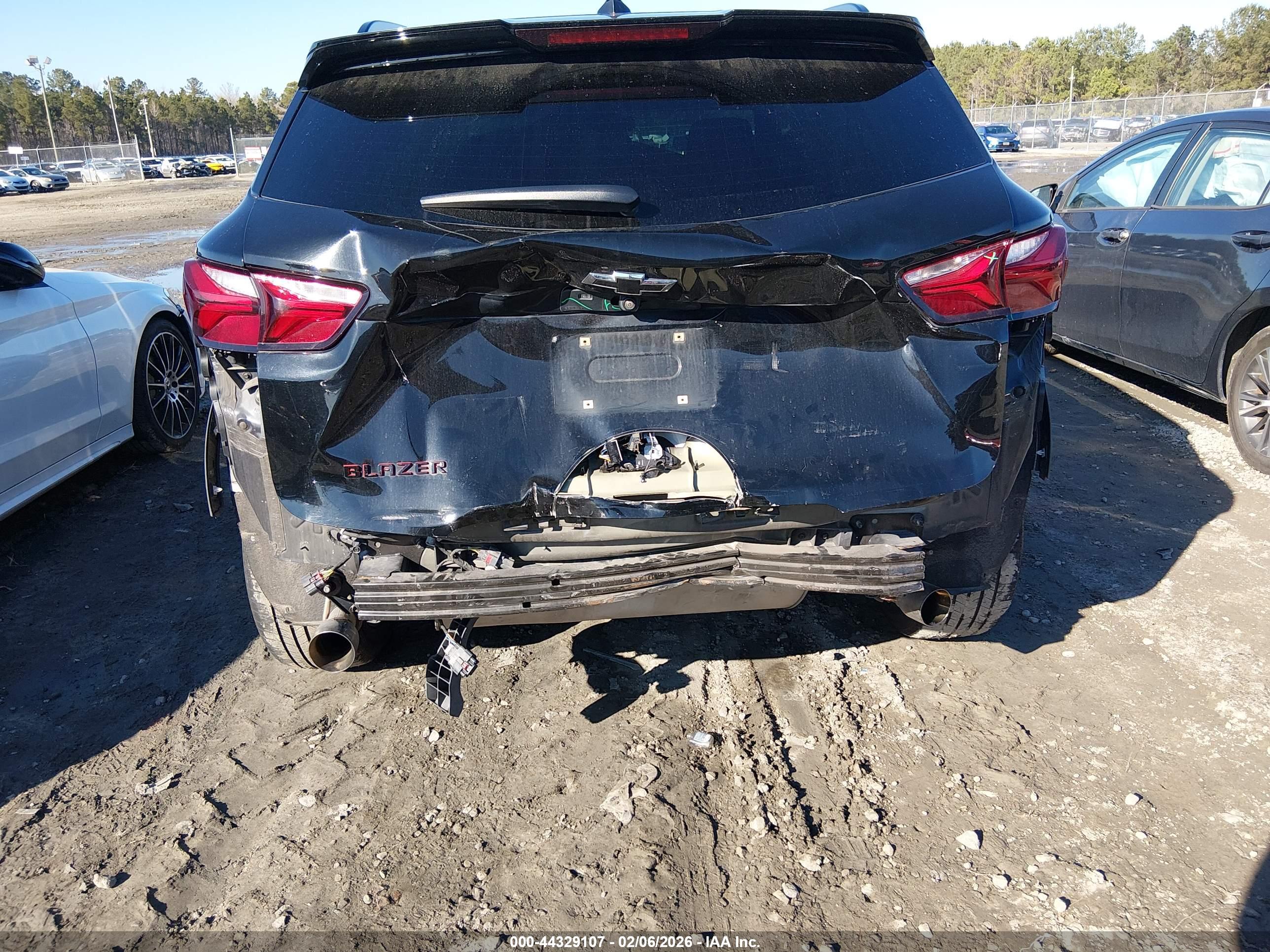 CHEVROLET BLAZER image 6