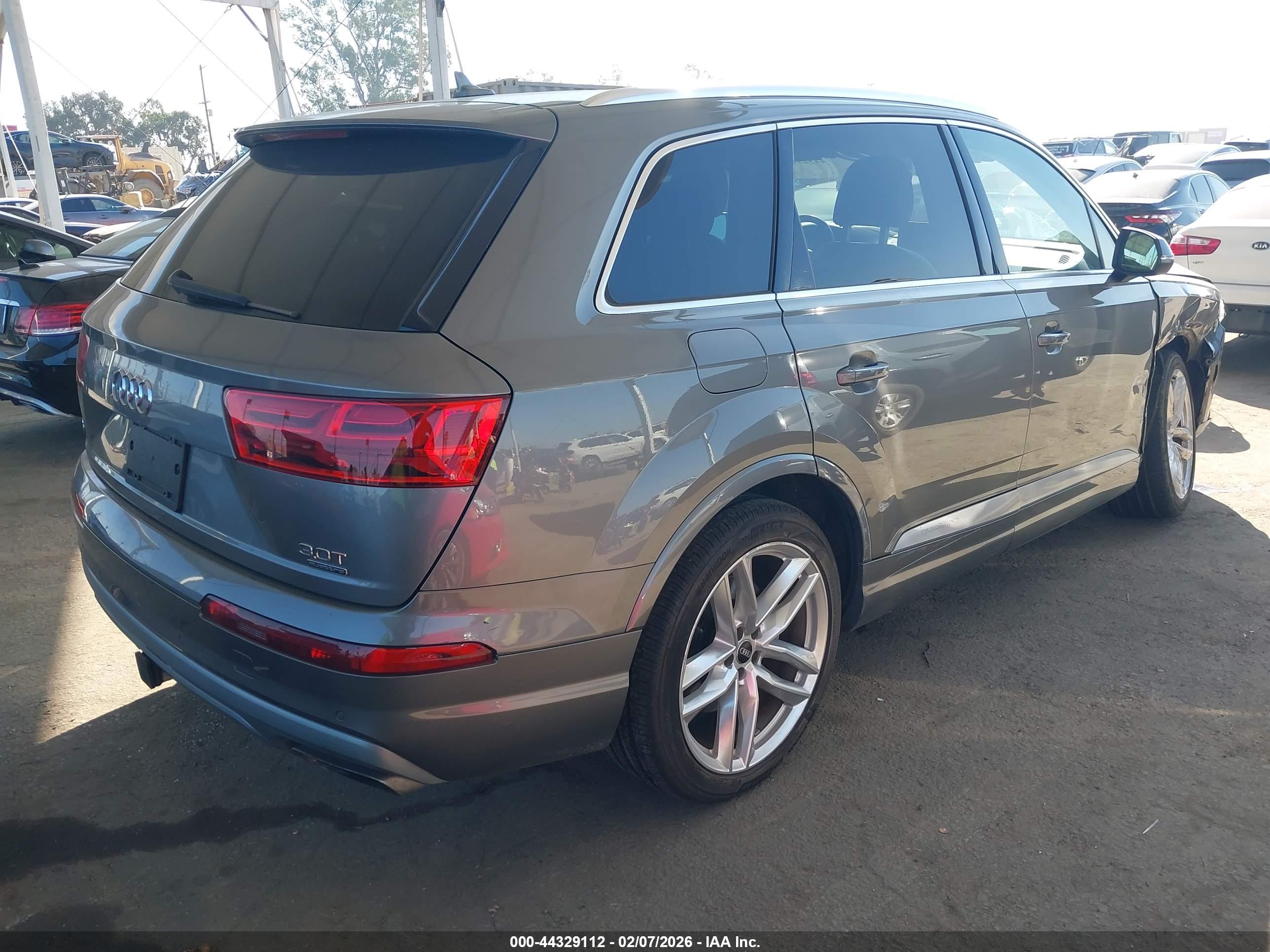 AUDI Q7 image 4