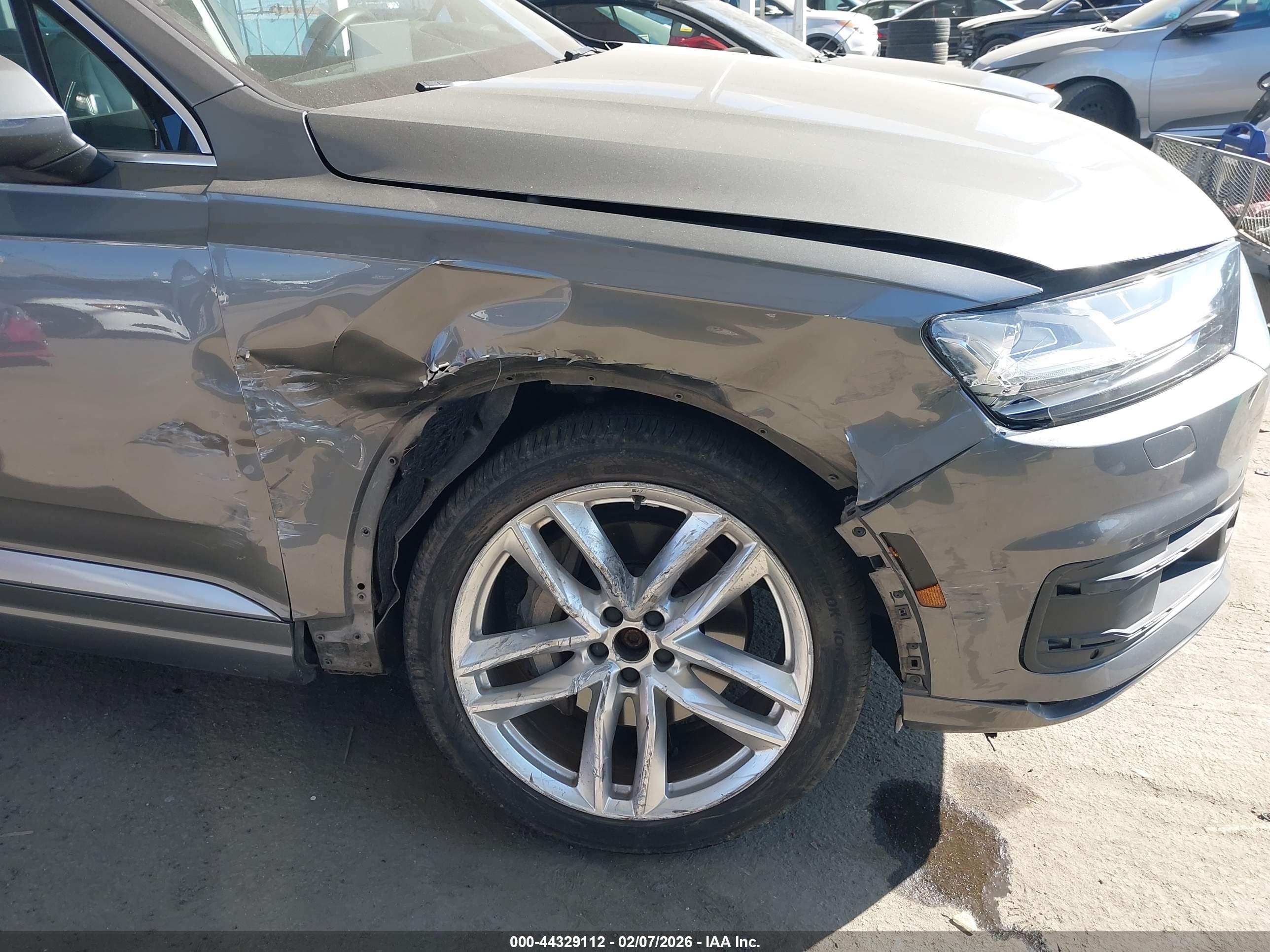 AUDI Q7 image 6