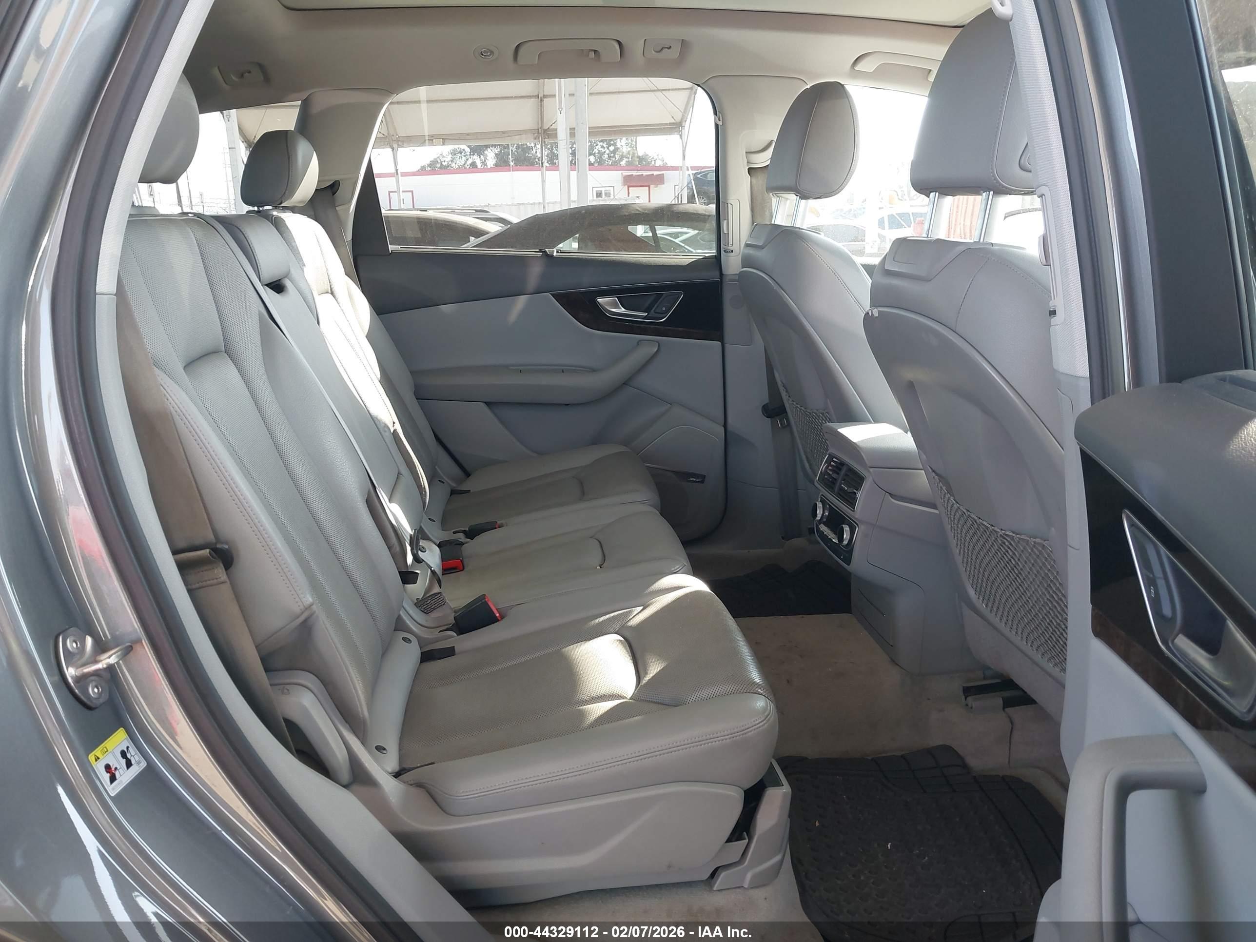 AUDI Q7 image 8