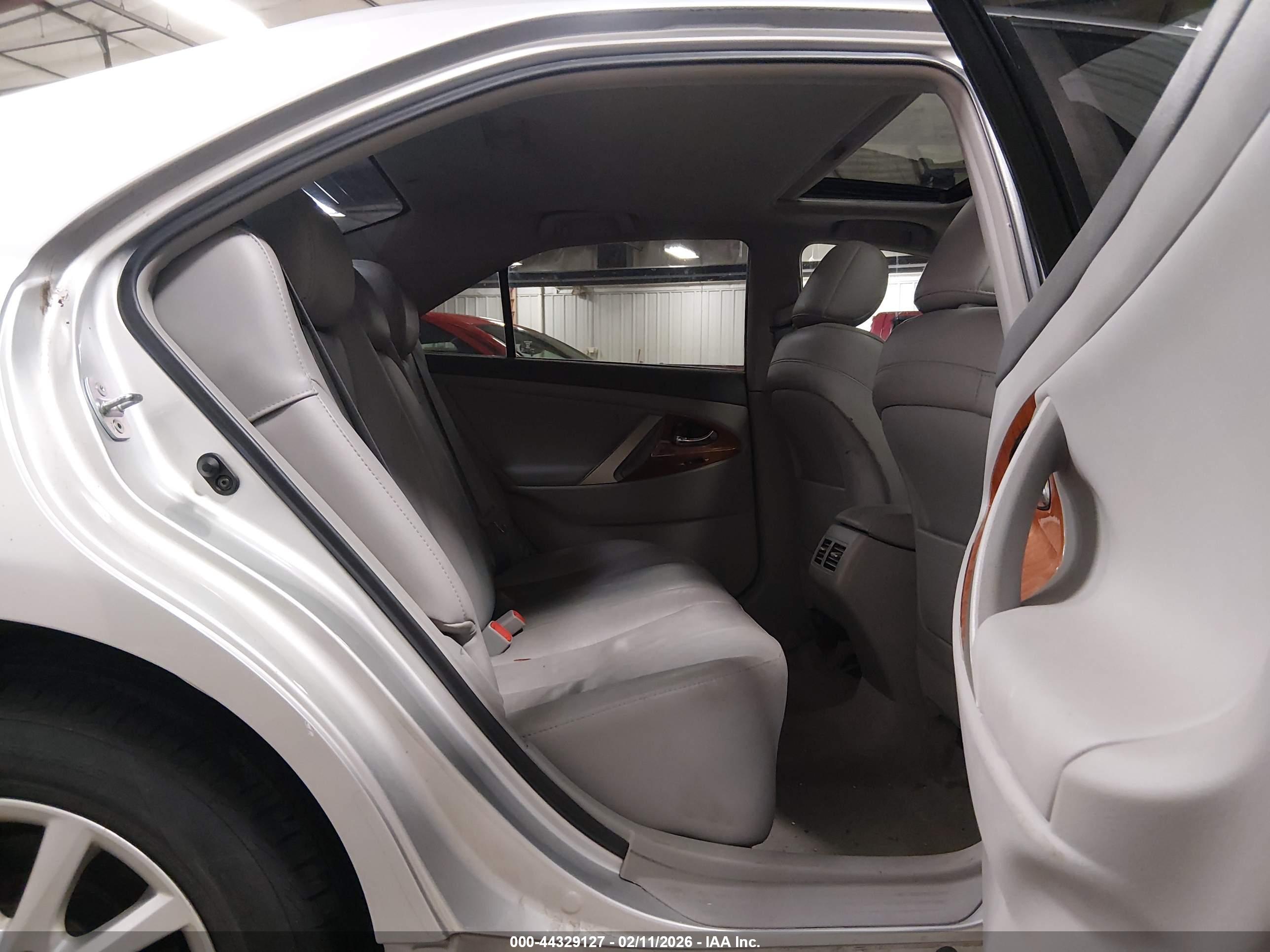 TOYOTA CAMRY image 8