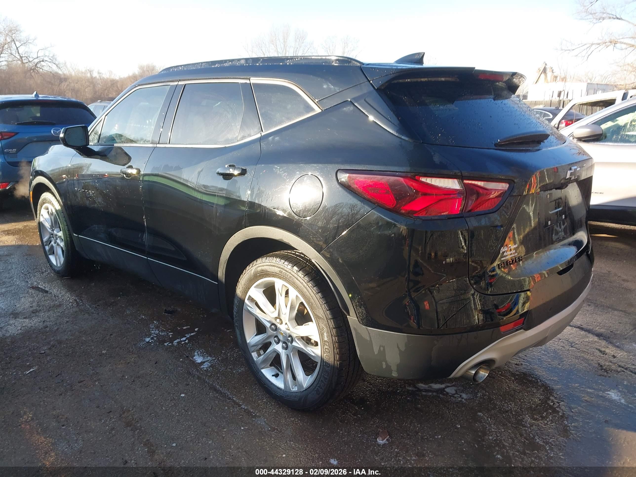 CHEVROLET BLAZER image 3