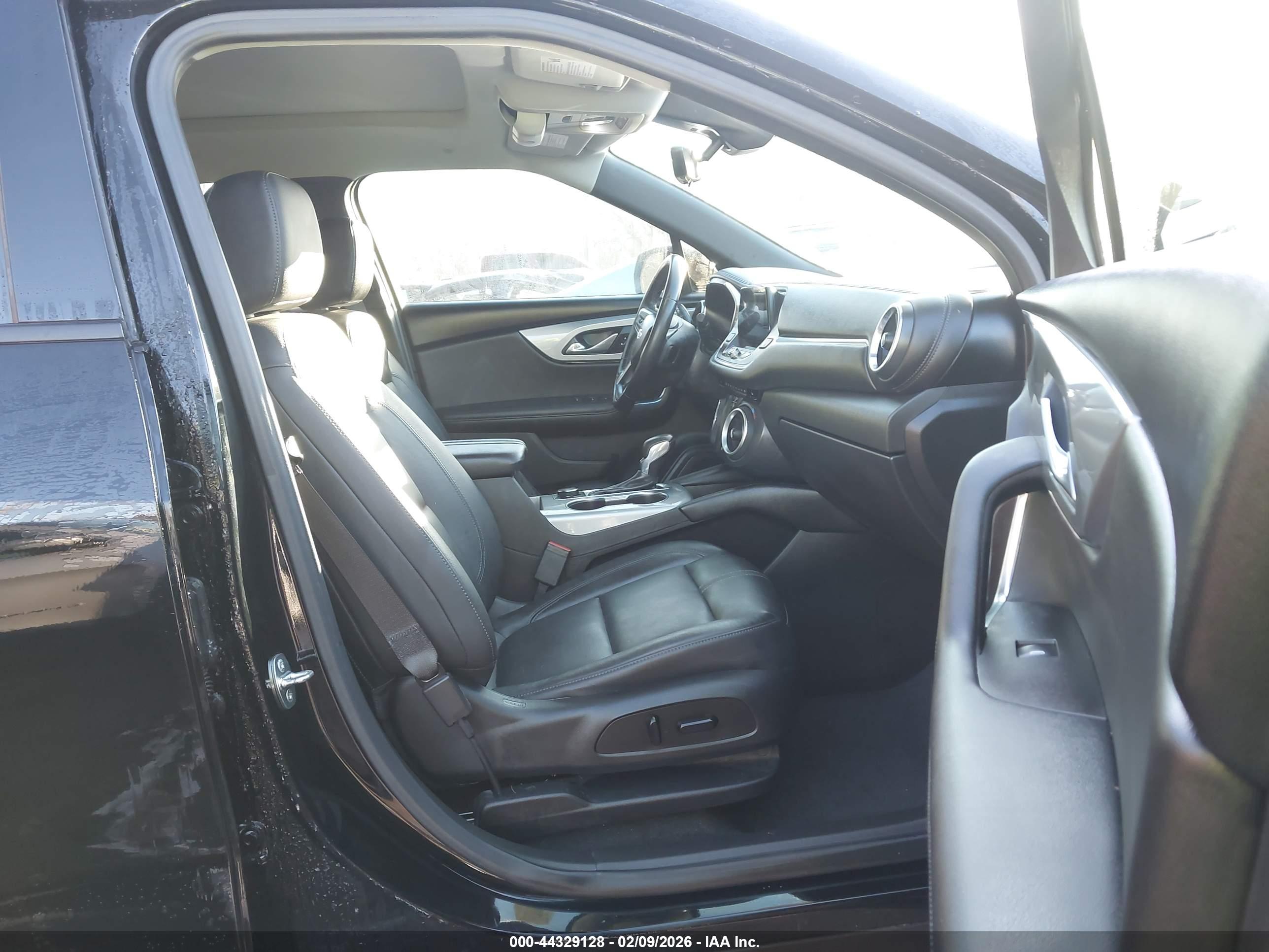 CHEVROLET BLAZER image 5
