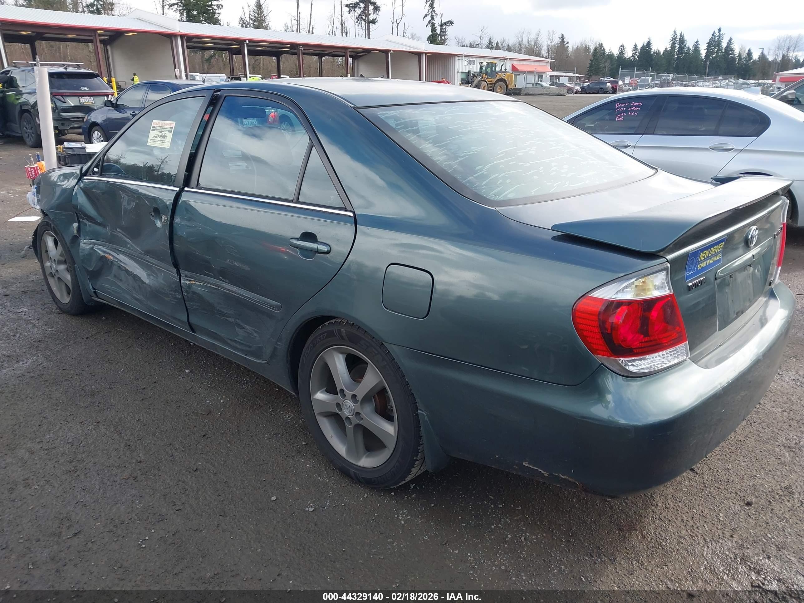 TOYOTA CAMRY image 3