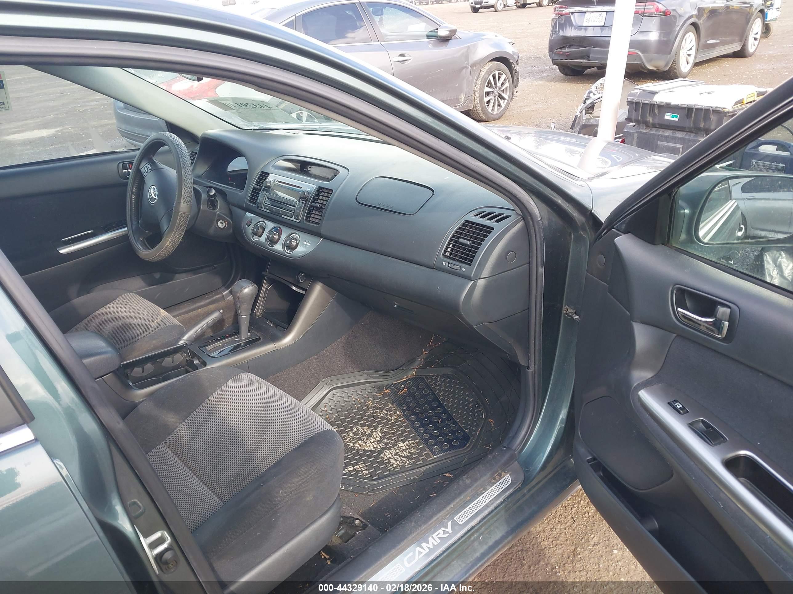 TOYOTA CAMRY image 5