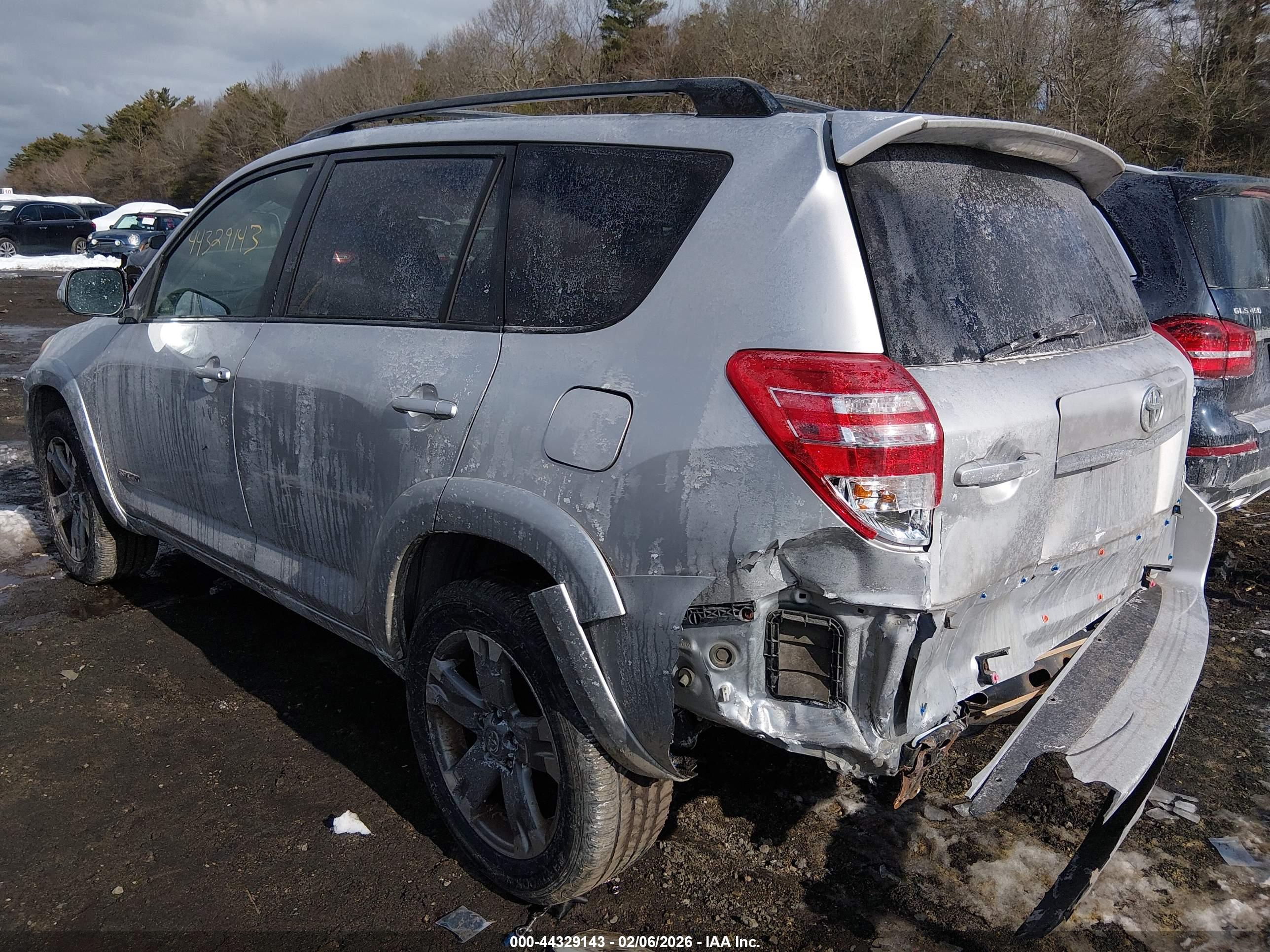 TOYOTA RAV4 image 3