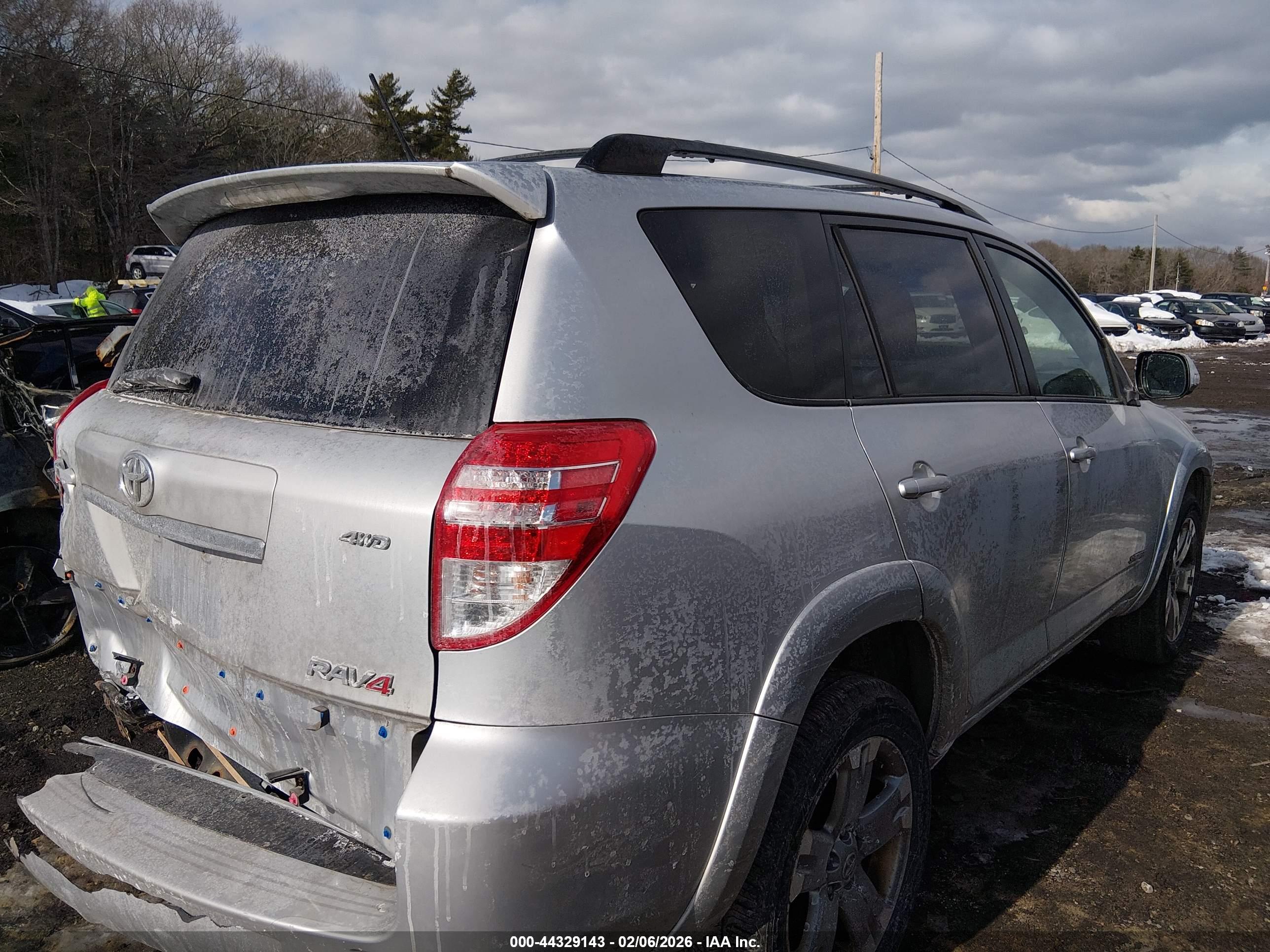 TOYOTA RAV4 image 4