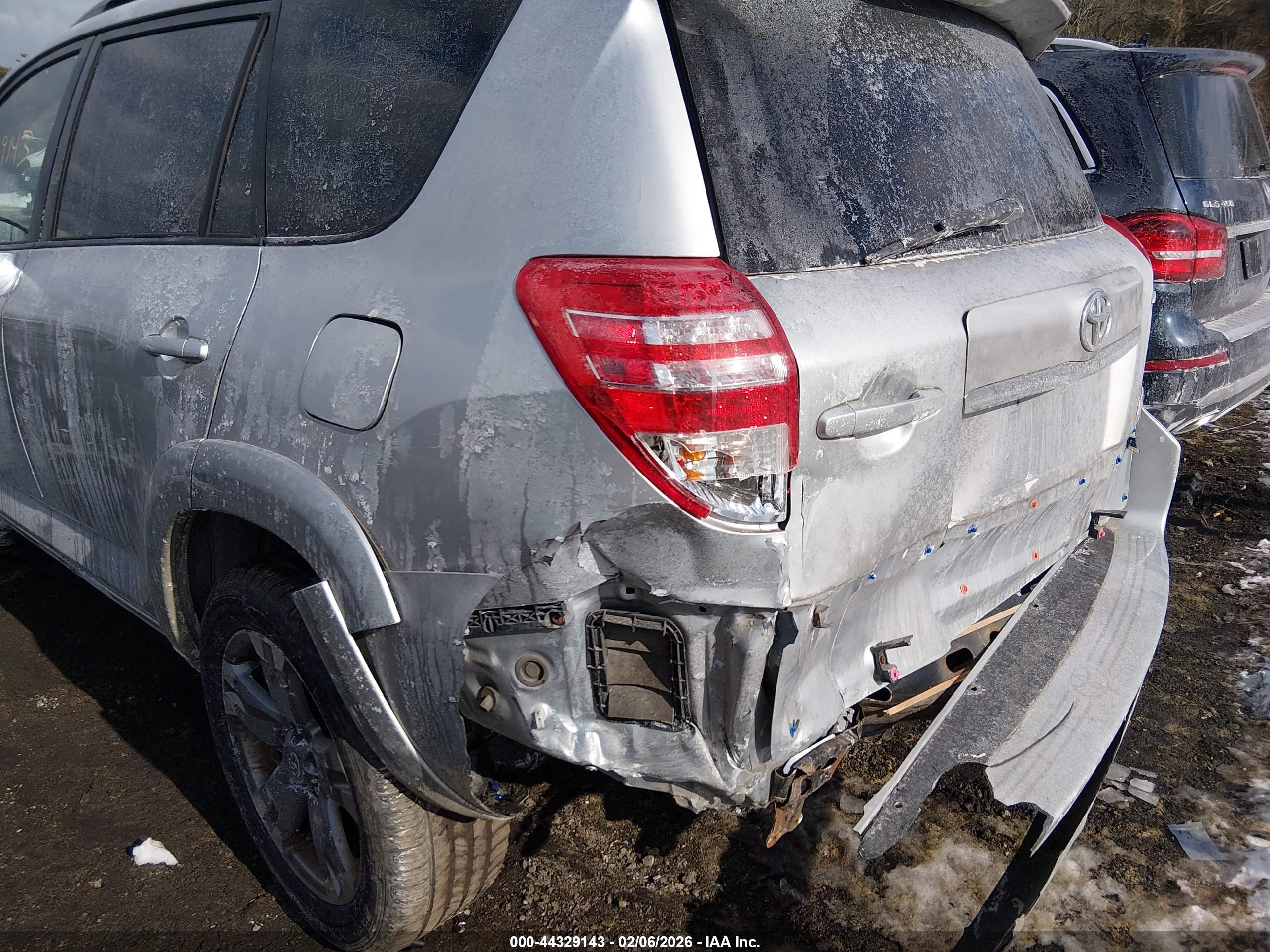 TOYOTA RAV4 image 6