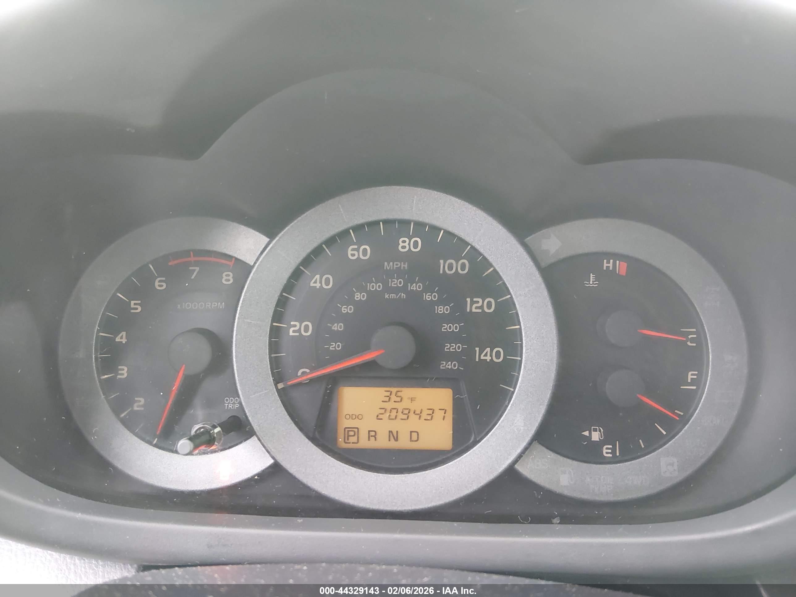 TOYOTA RAV4 image 7