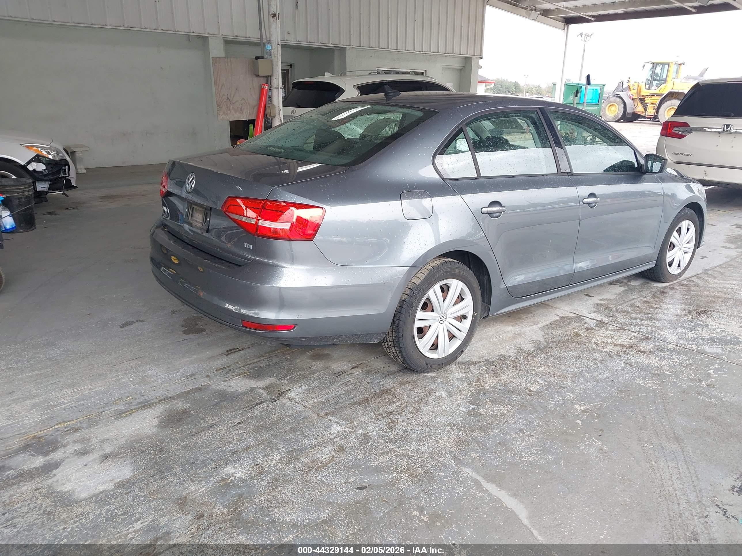 VOLKSWAGEN JETTA image 4