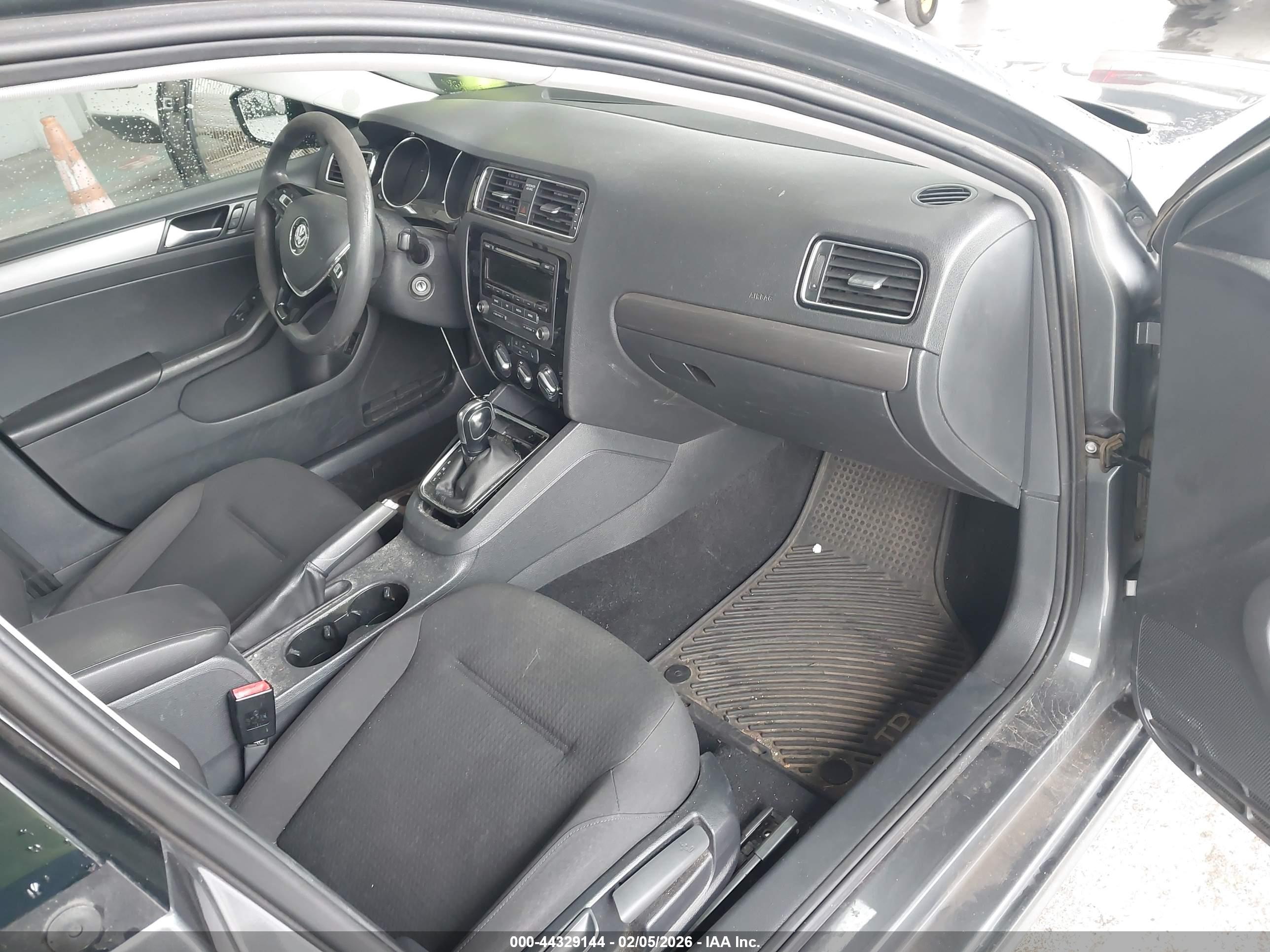VOLKSWAGEN JETTA image 5