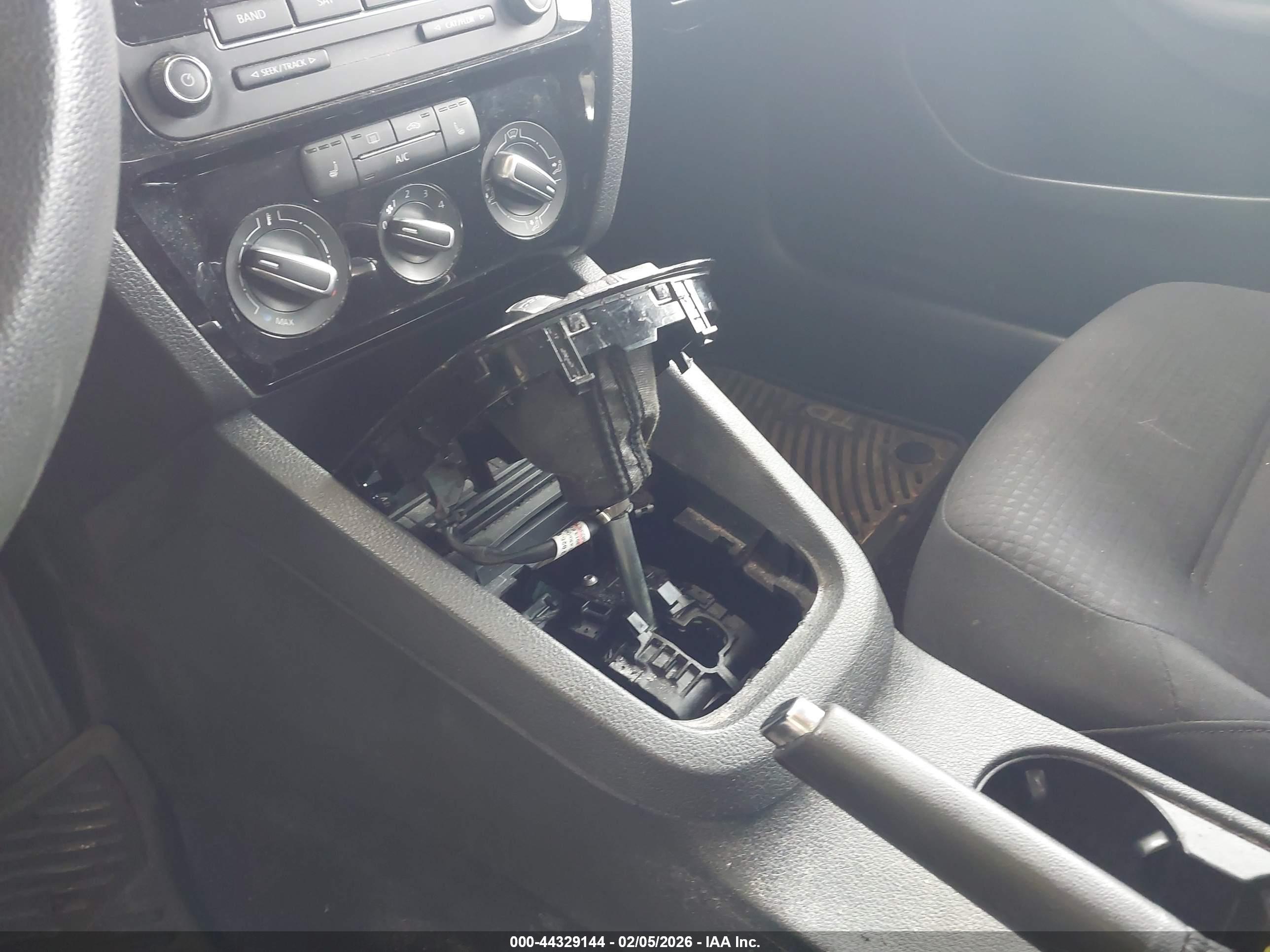 VOLKSWAGEN JETTA image 6