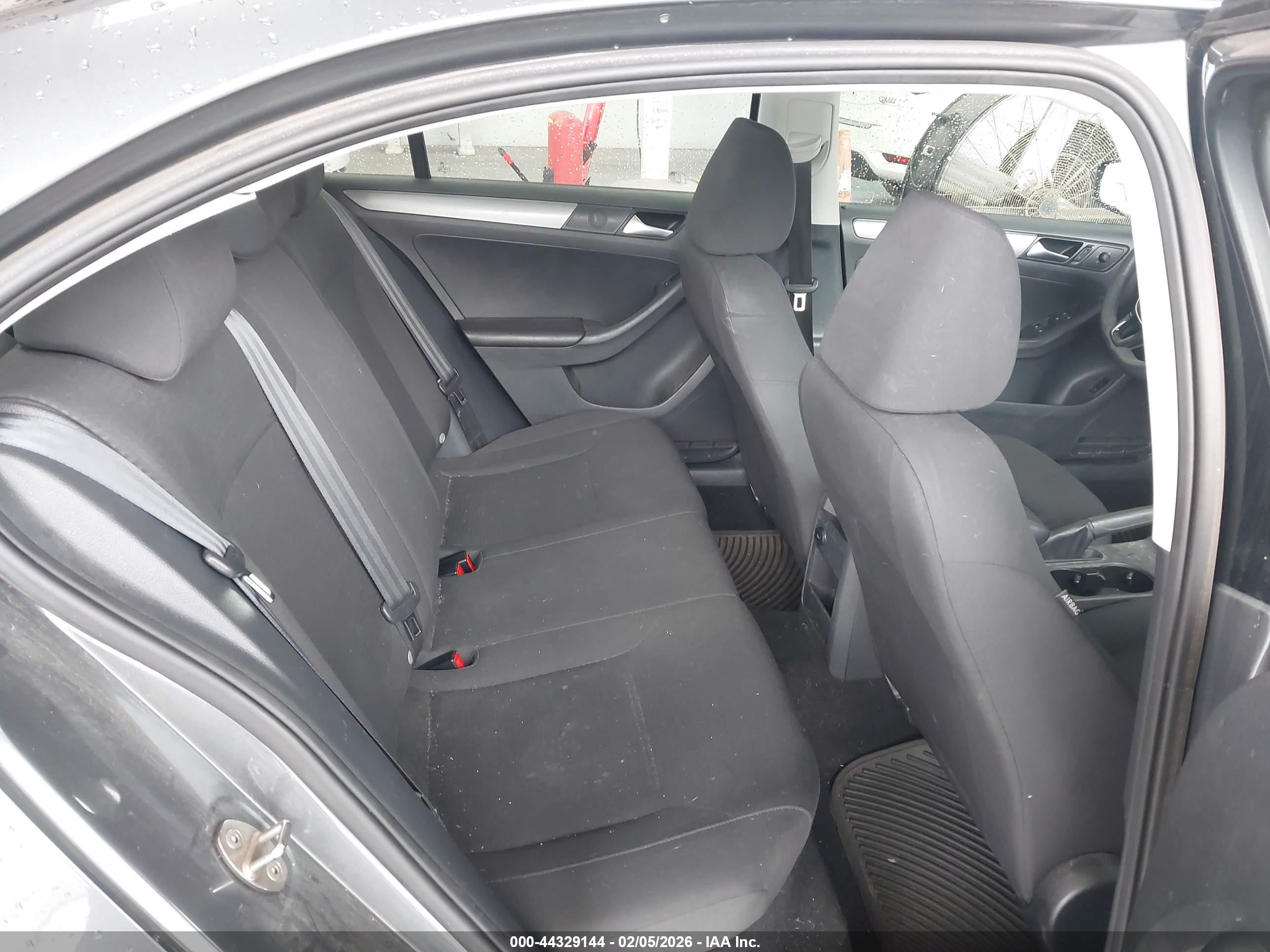 VOLKSWAGEN JETTA image 8