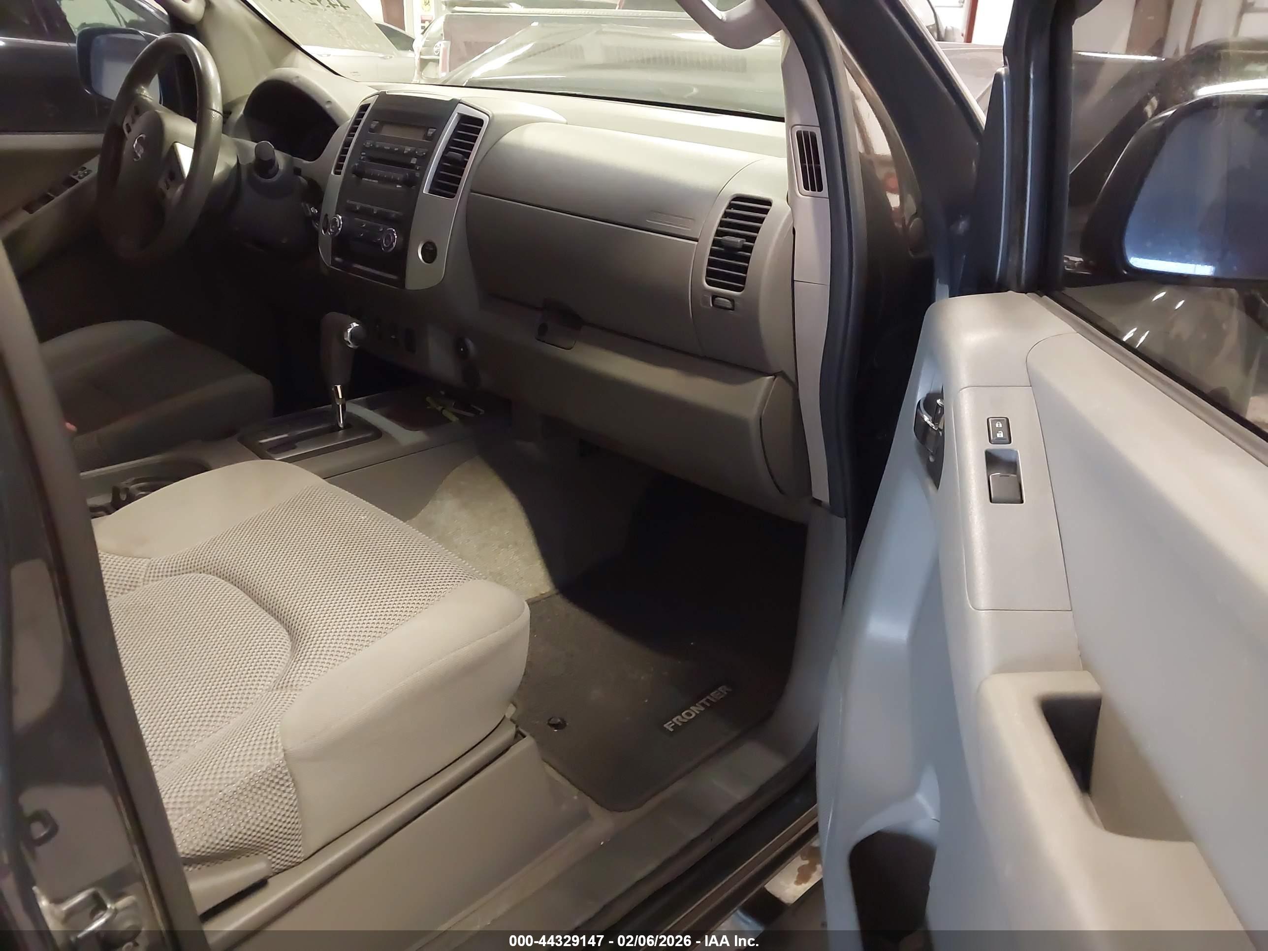 NISSAN FRONTIER image 5