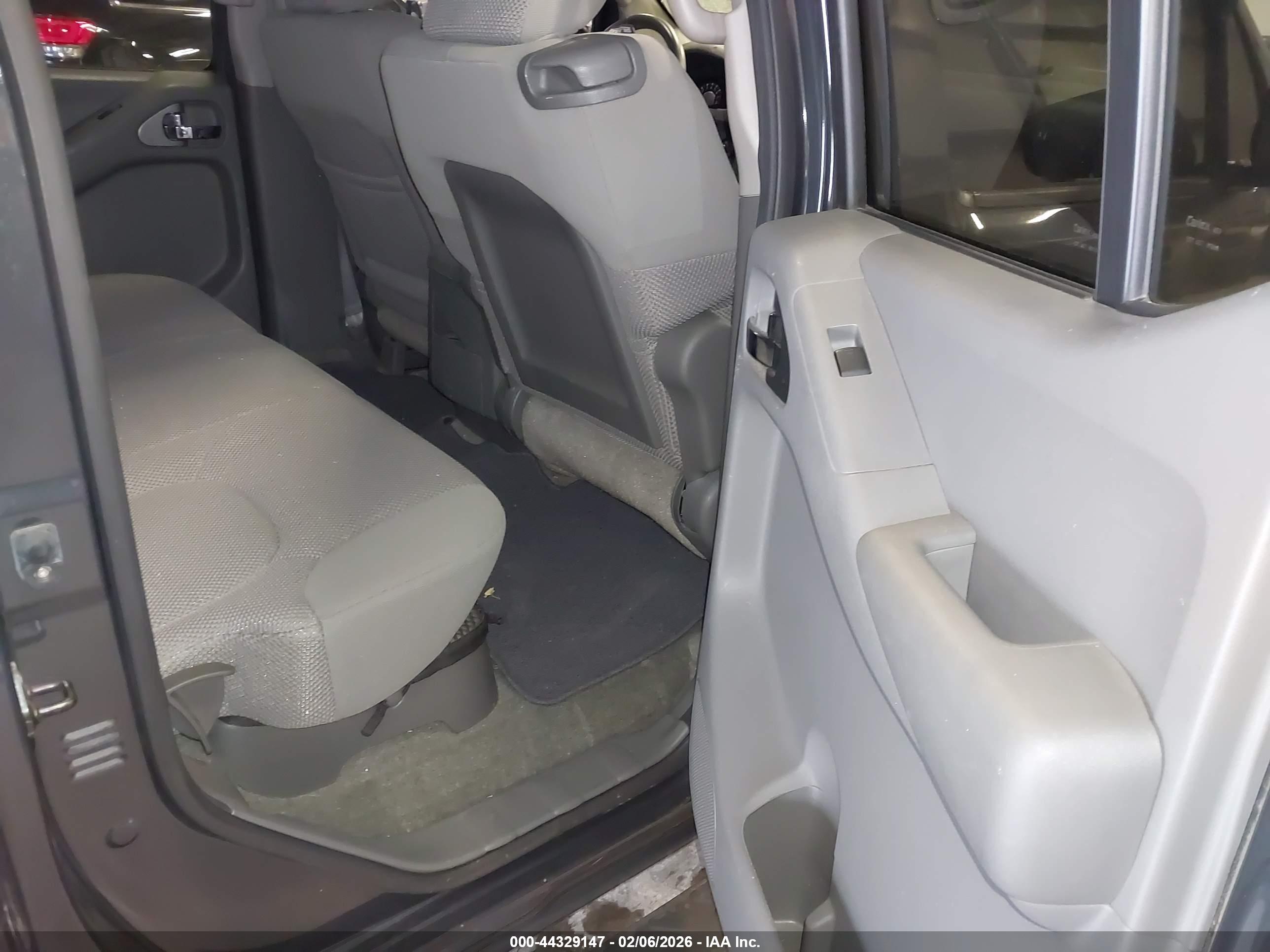 NISSAN FRONTIER image 8