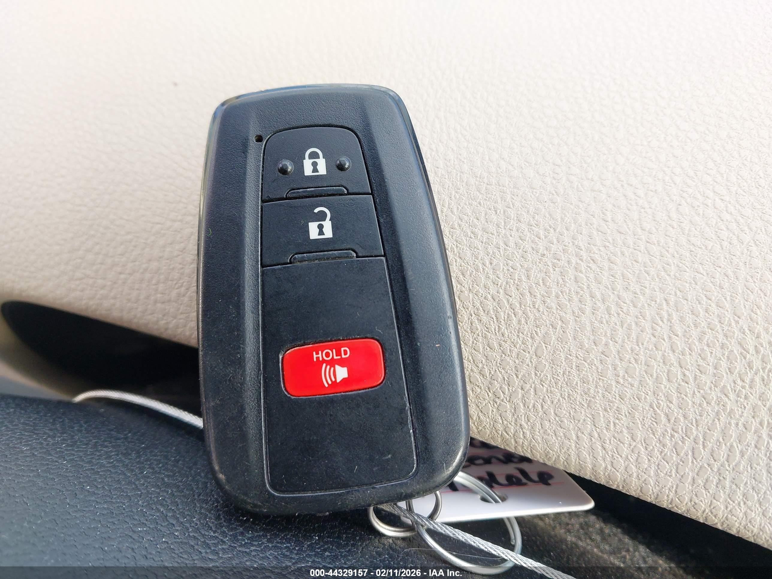 TOYOTA PRIUS image 11