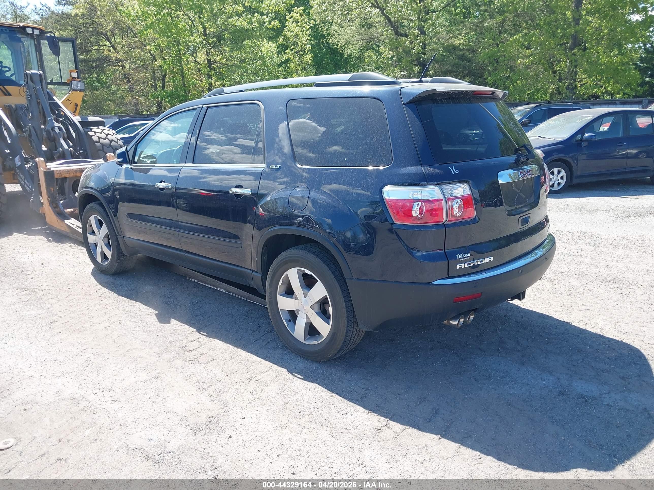 GMC ACADIA image 3