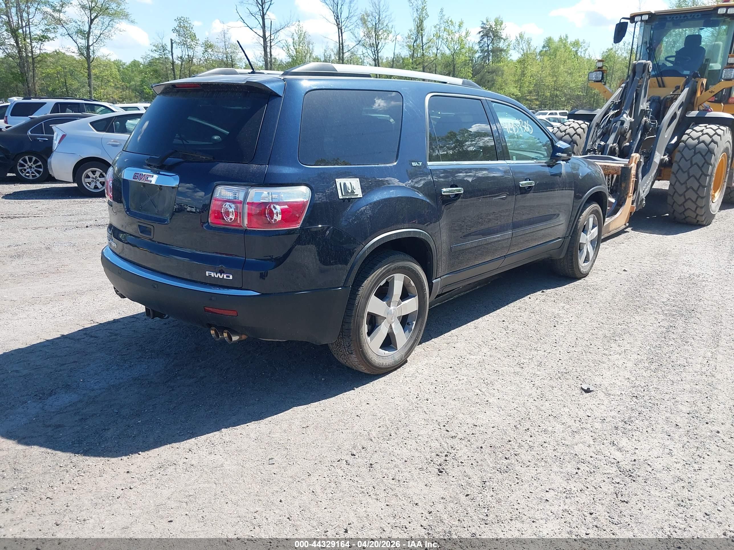 GMC ACADIA image 4