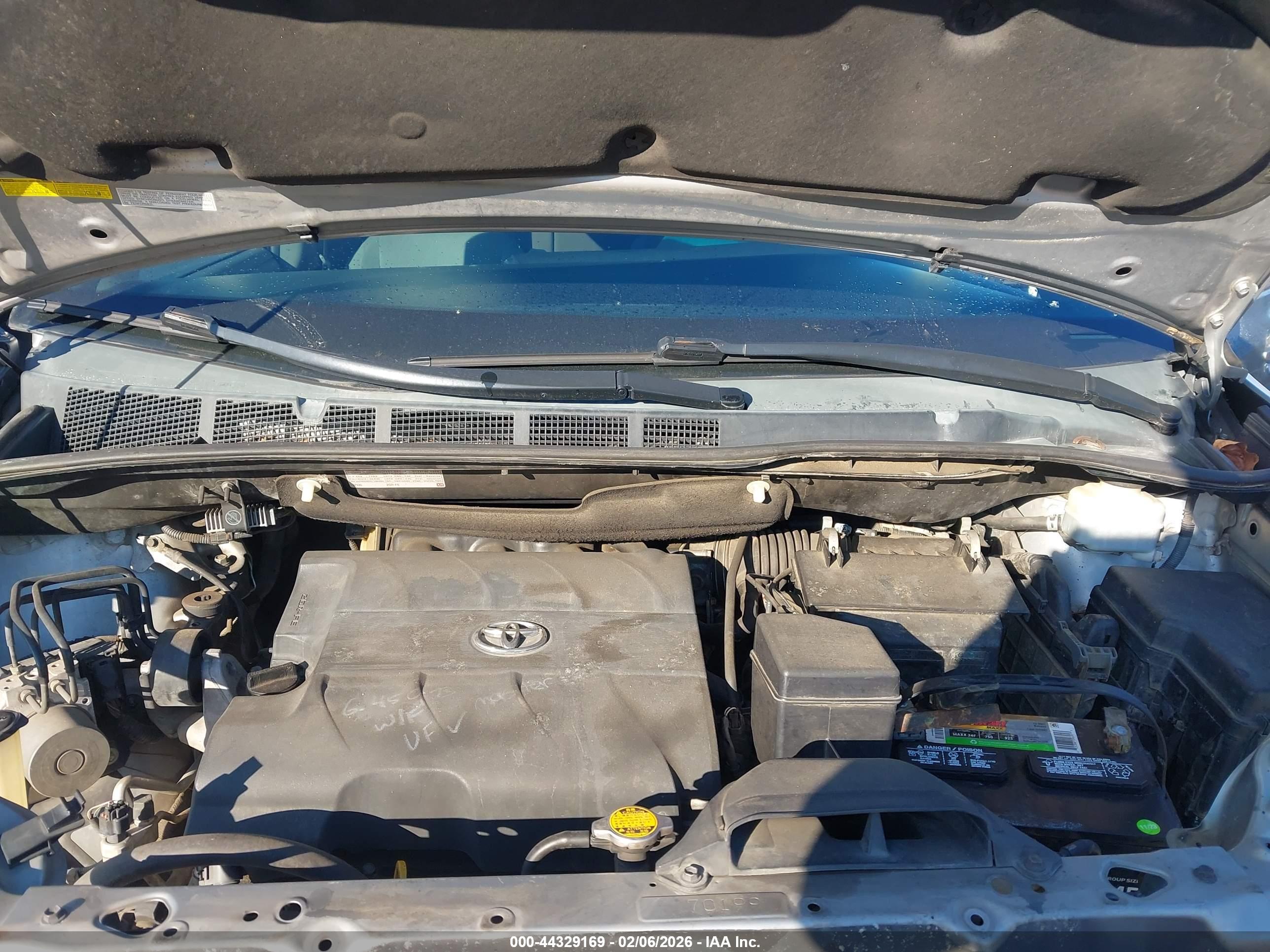 TOYOTA SIENNA image 10