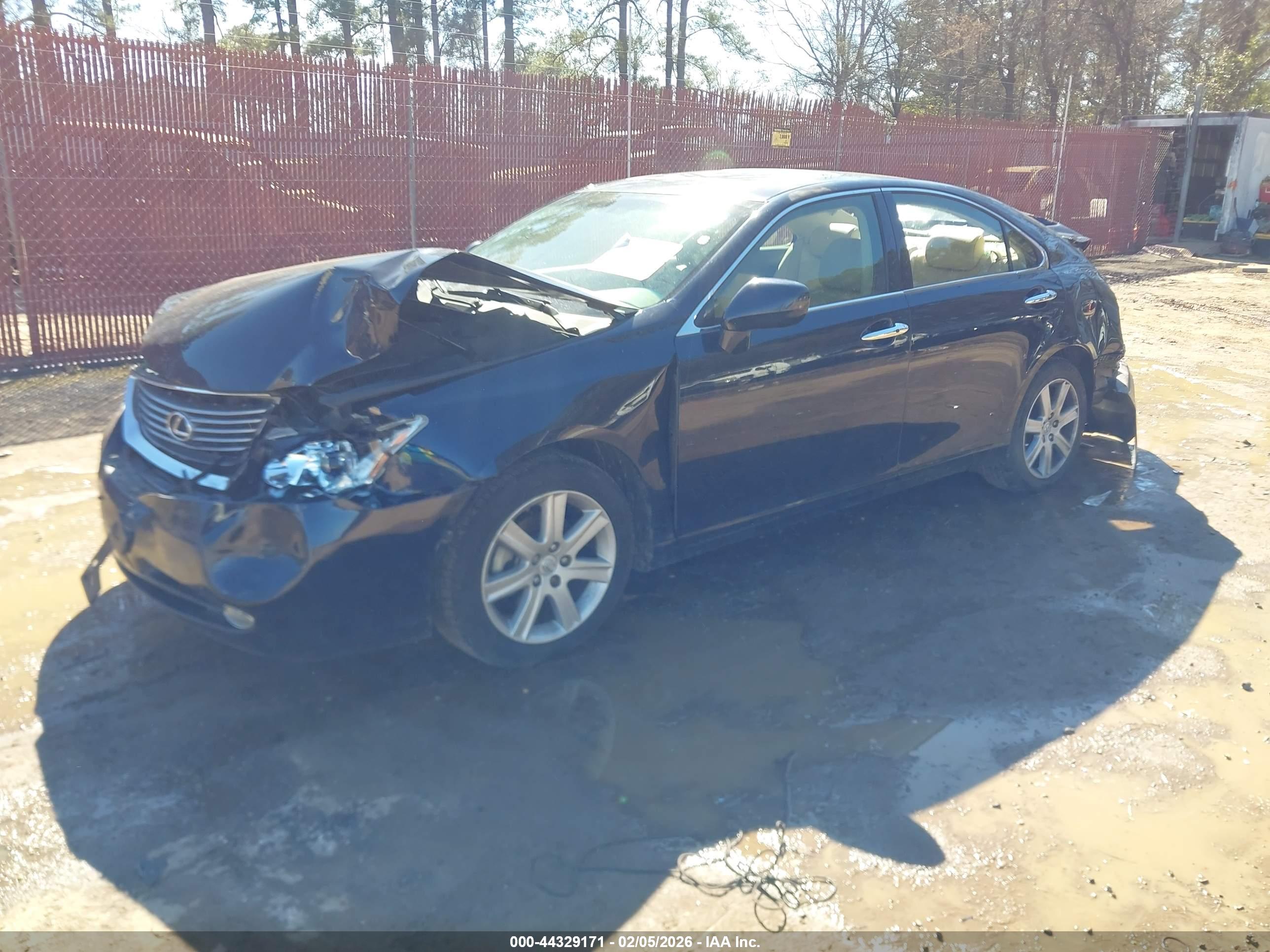 LEXUS ES image 2
